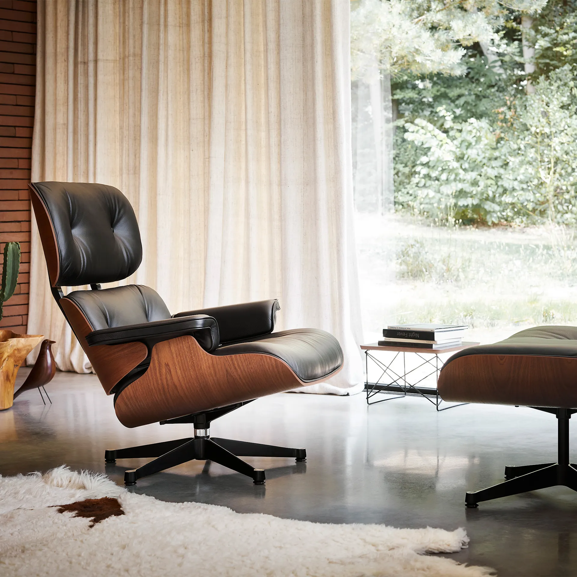 Eames Lounge Chair Black-pigmented Walnut Polished - Vitra - Charles & Ray Eames - NO GA