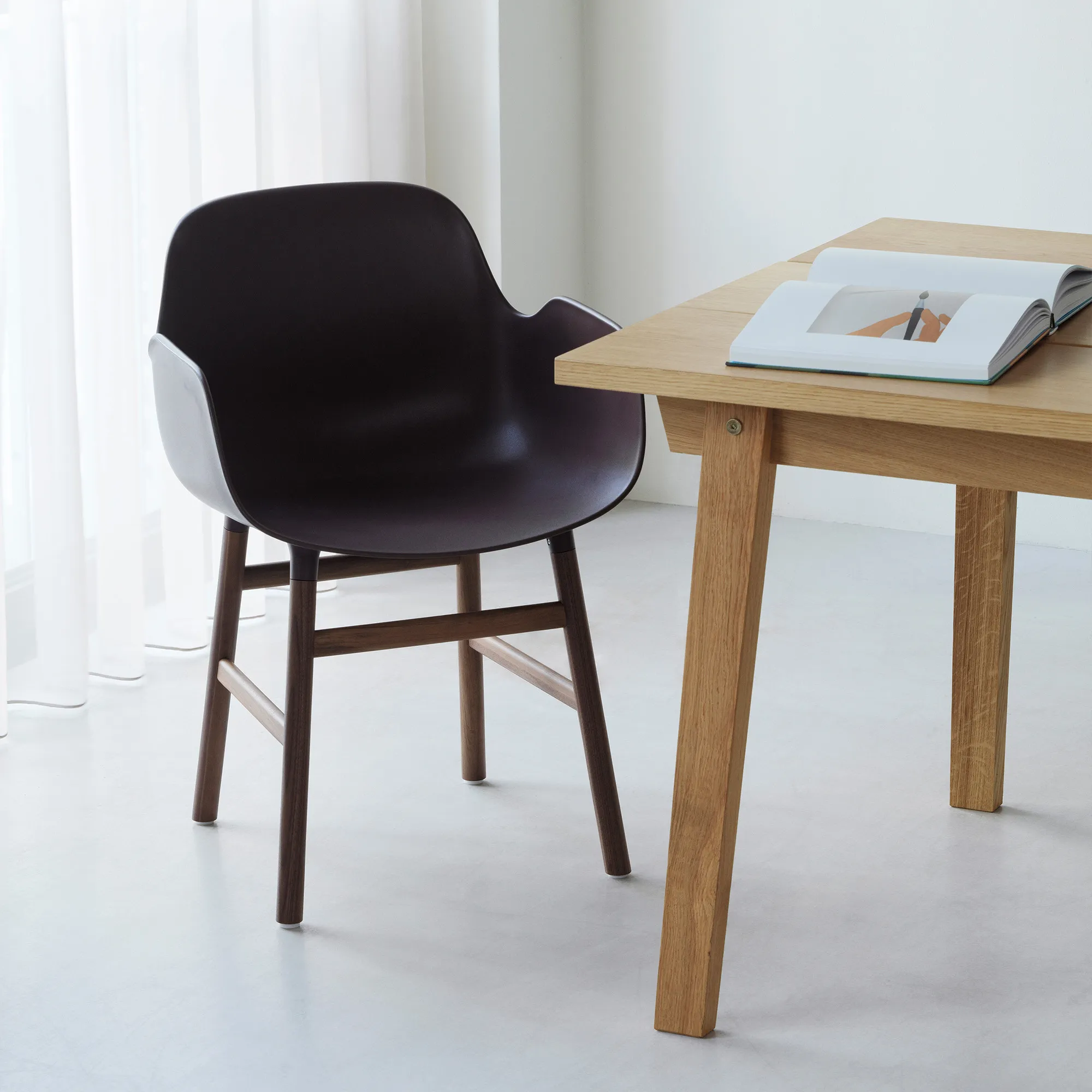 Form Armchair Black Oak - 2