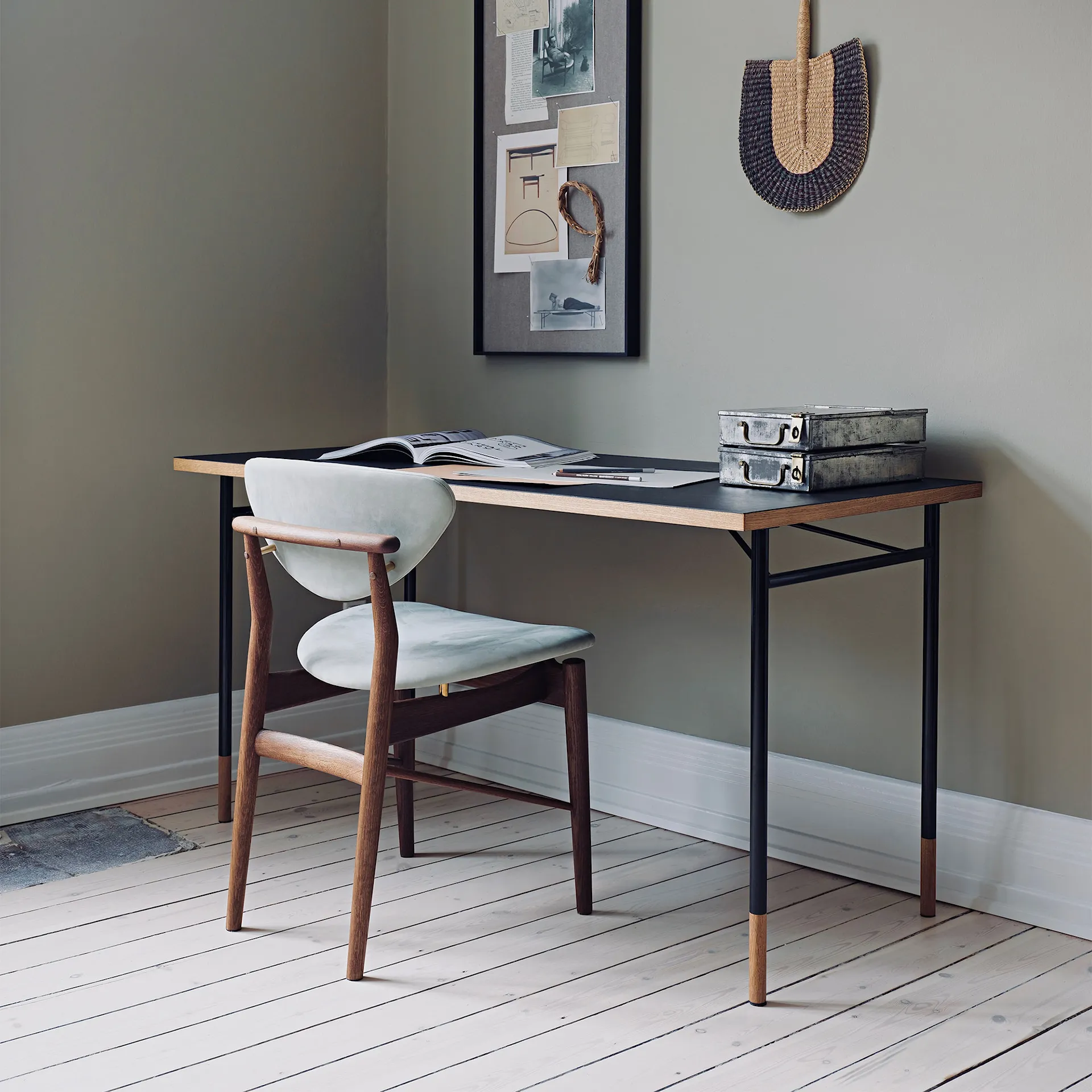 Nyhavn Desk, 170 cm, Without Tray Unit, Walnut, Black Steel - House of Finn Juhl - Finn Juhl - NO GA