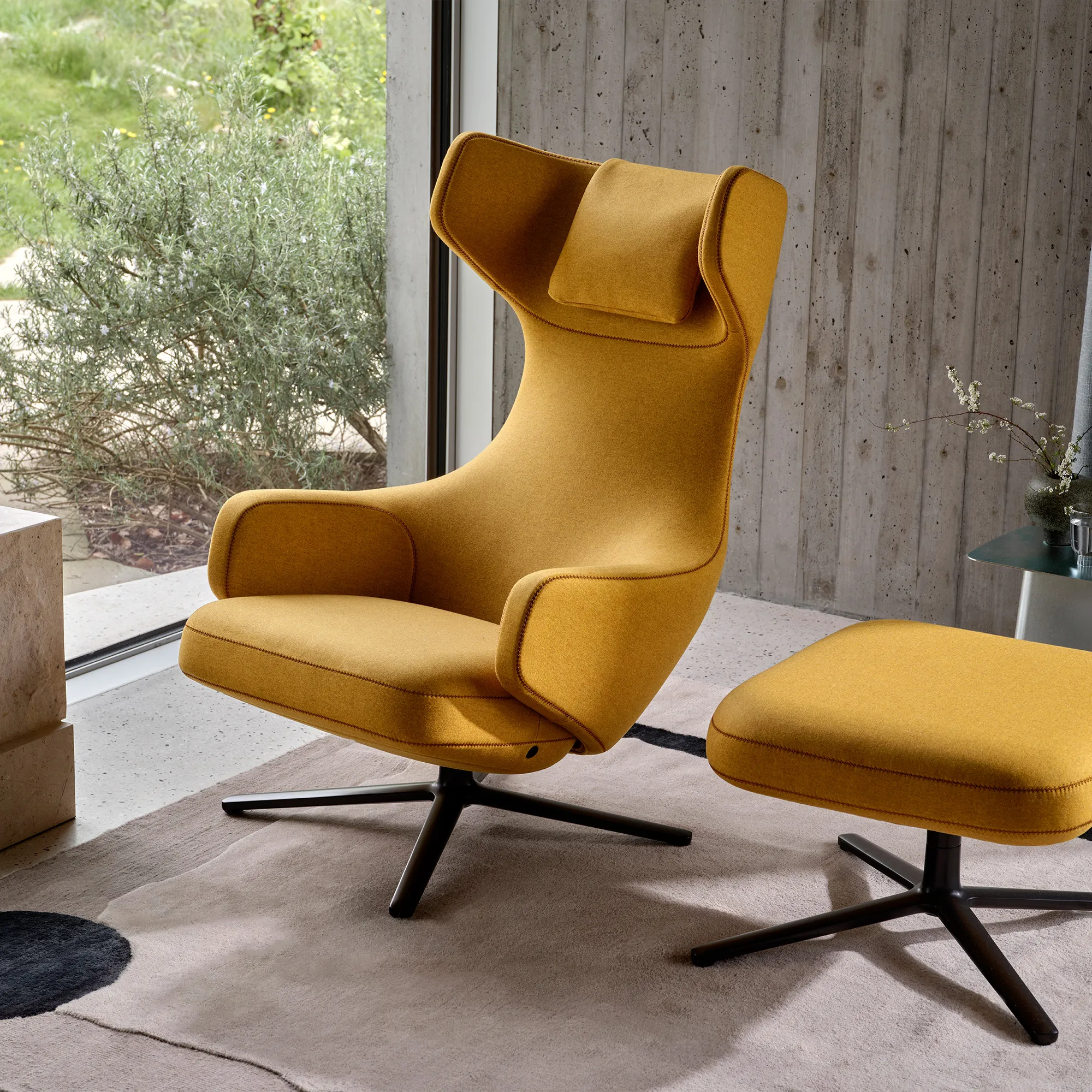 Grand Repos lænestol & Repos Ottoman fodskammel Polished