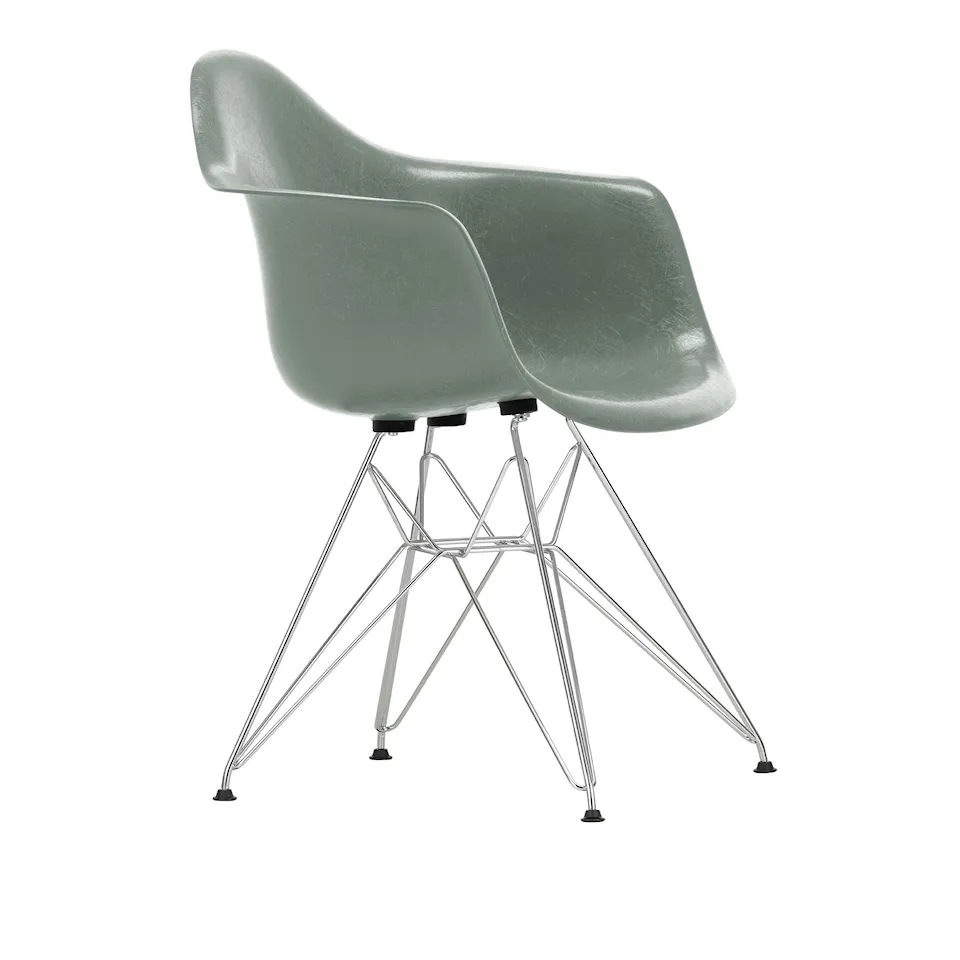 Eames Fiberglass Armchair DAR
