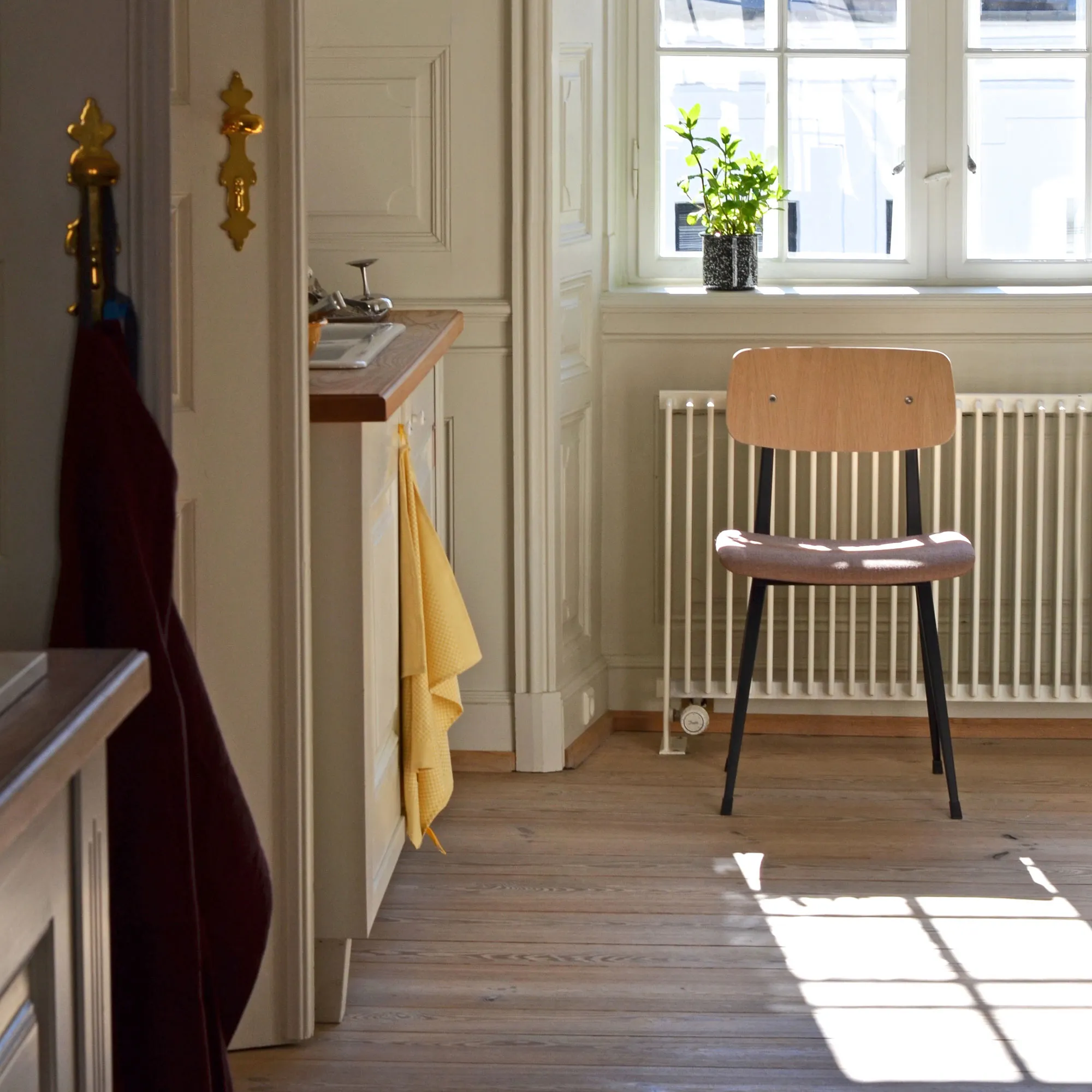 Result Chair Beige - 5
