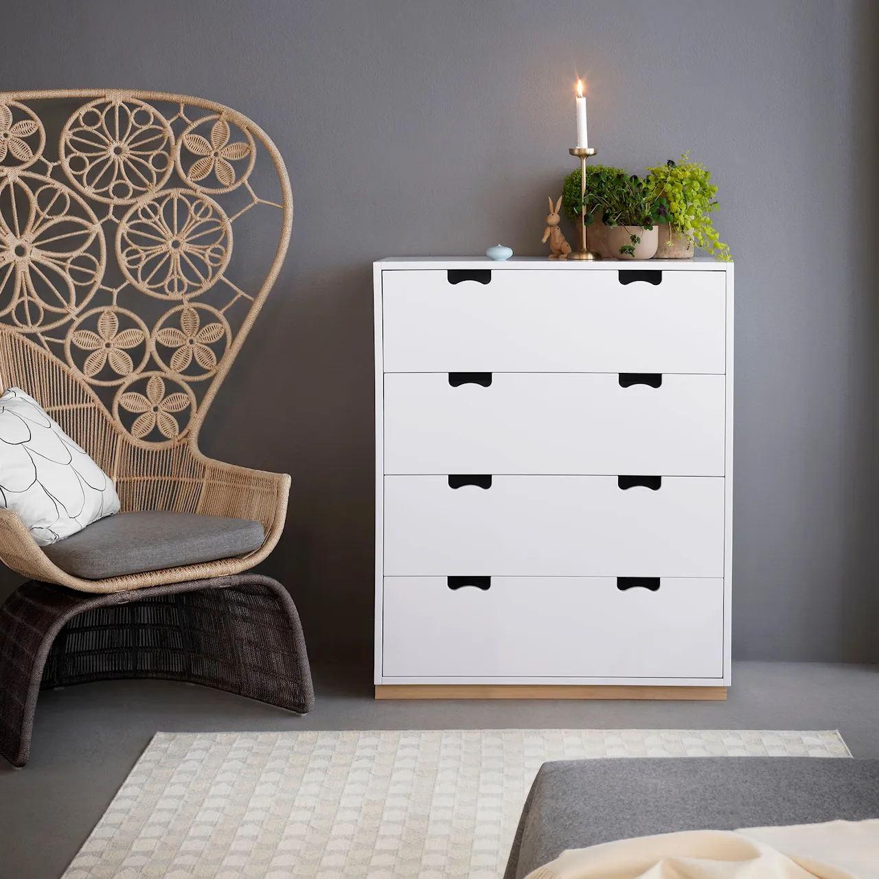 Snö A Birch Plinth