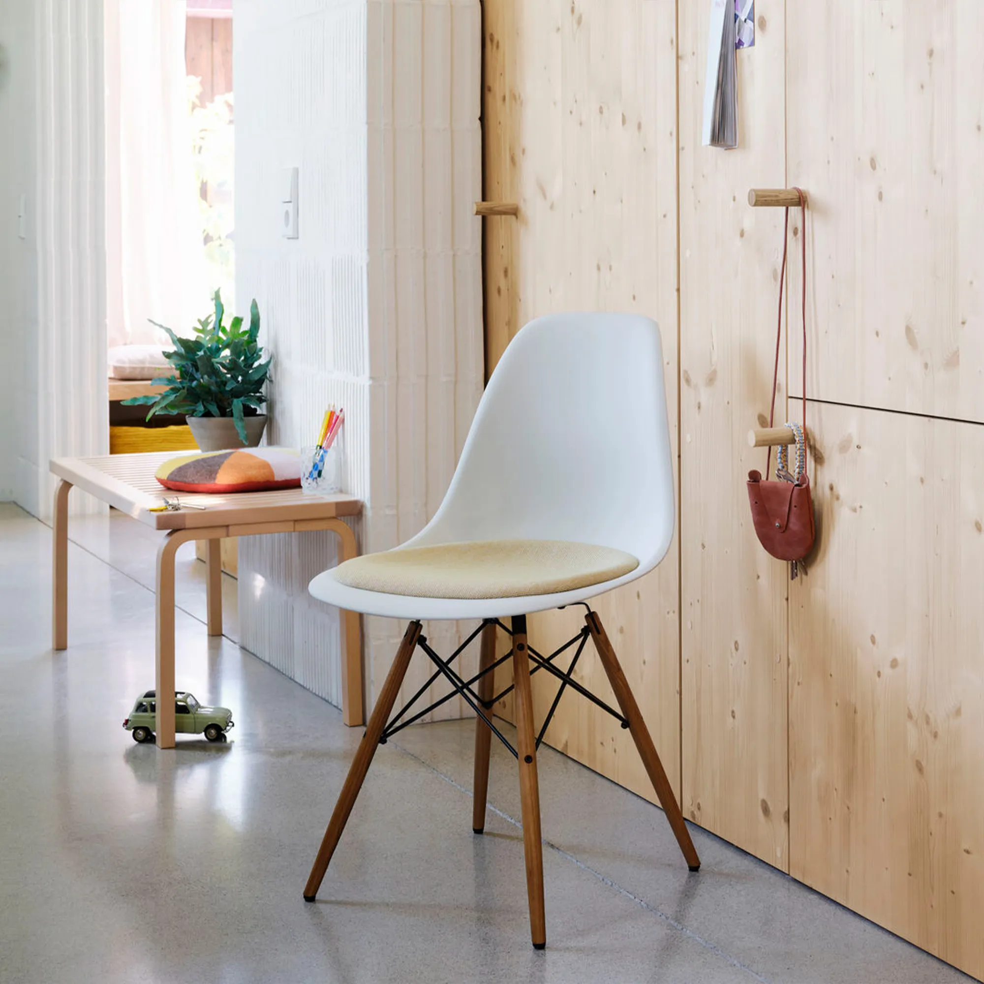 Eames RE Plastic Chair DSW stoel Black Maple - 2