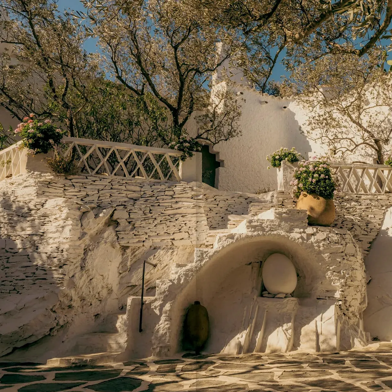 Casa Dalí, Coco Capitán Photo Book