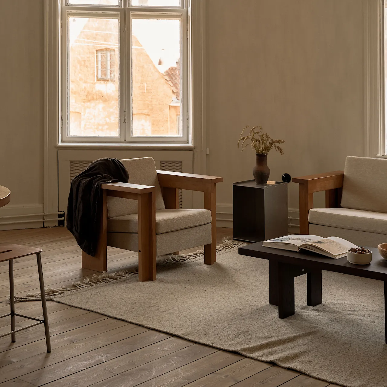 Symmetry Lounge armchair