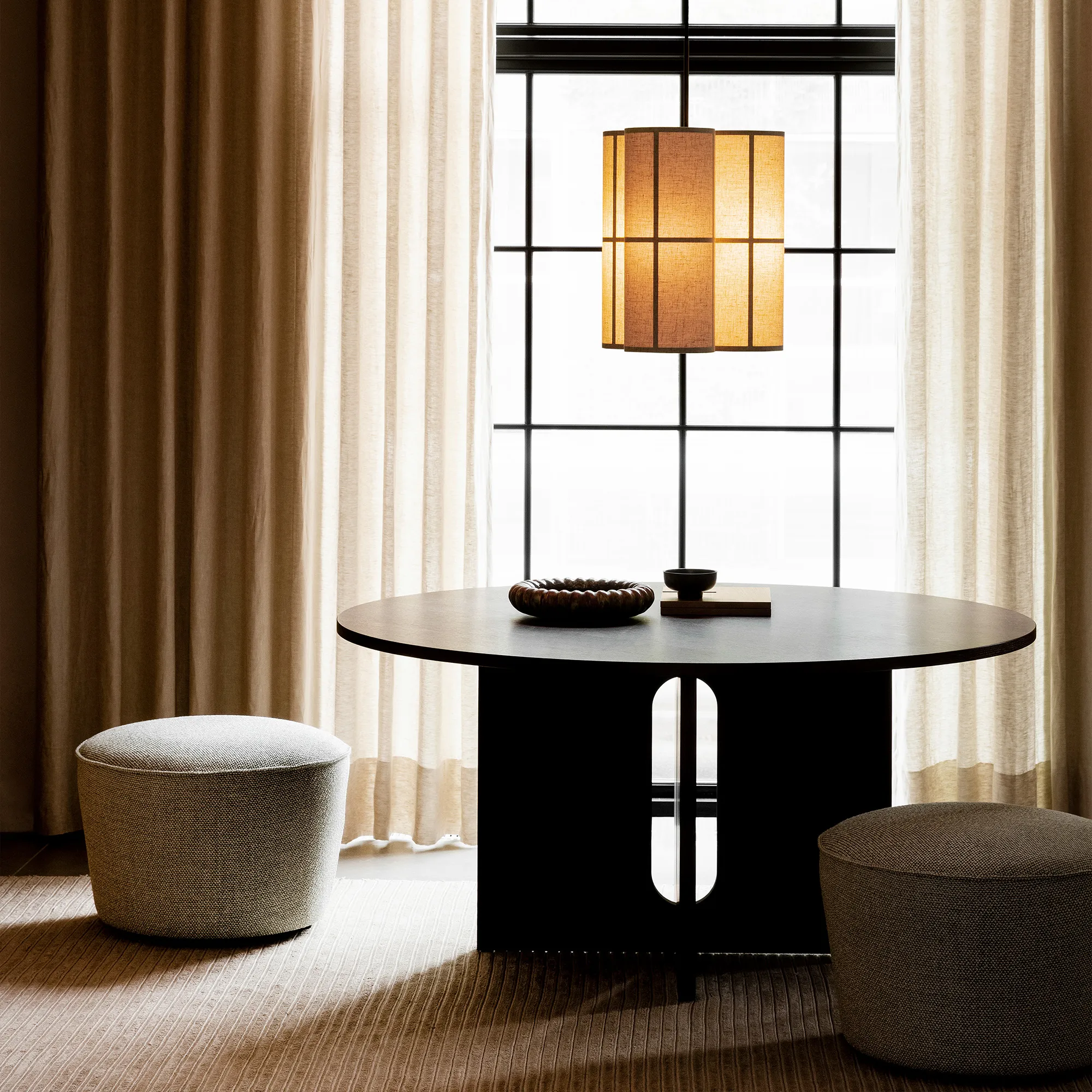 Androgyne Dining Table Ø120 cm Dark Stained Oak - 12