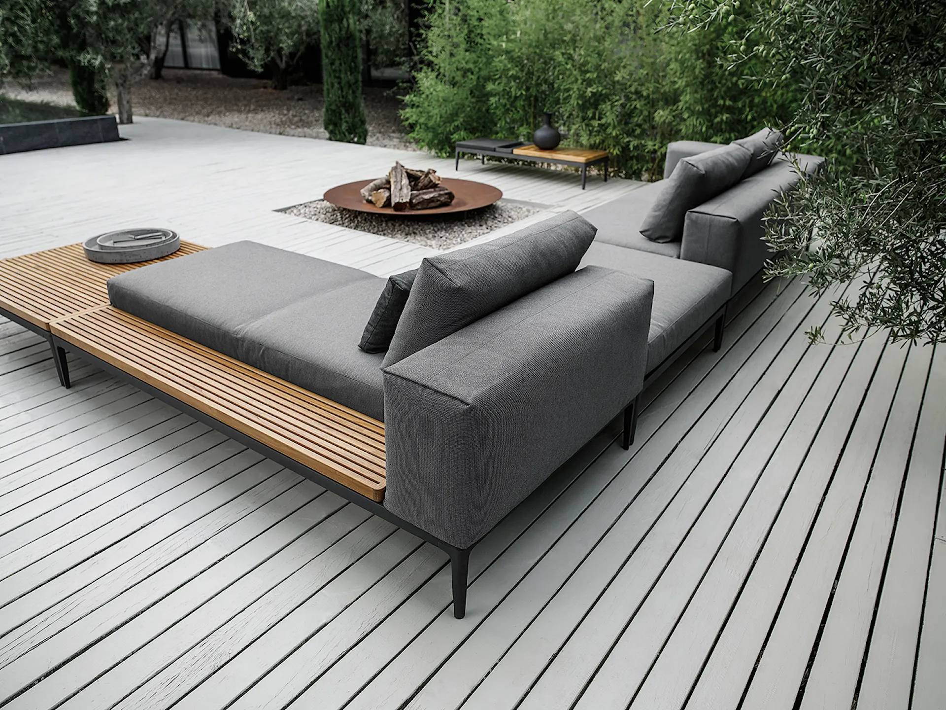 Grid Lounge Sofa - Gloster - NO GA