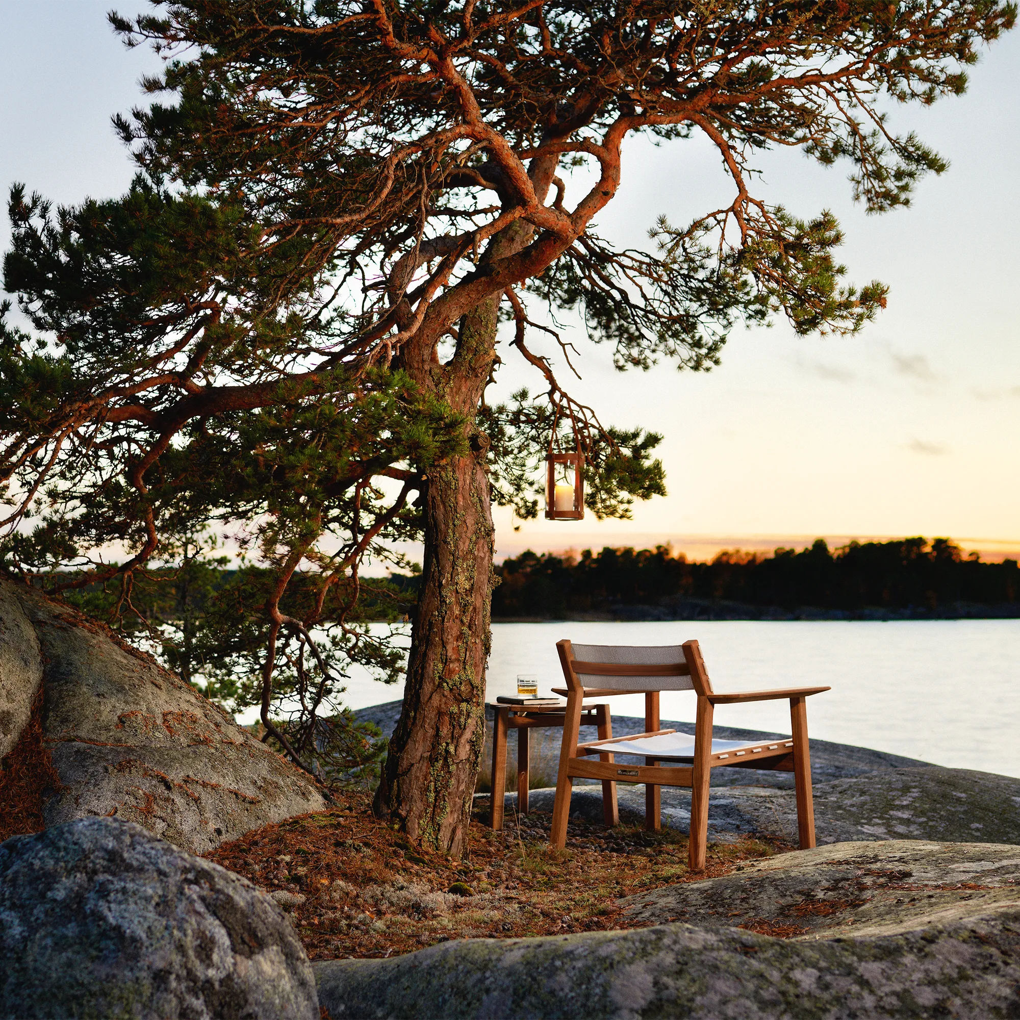 Djurö udendørs lænestol 2 stk & Djurö udendørsbord - 3