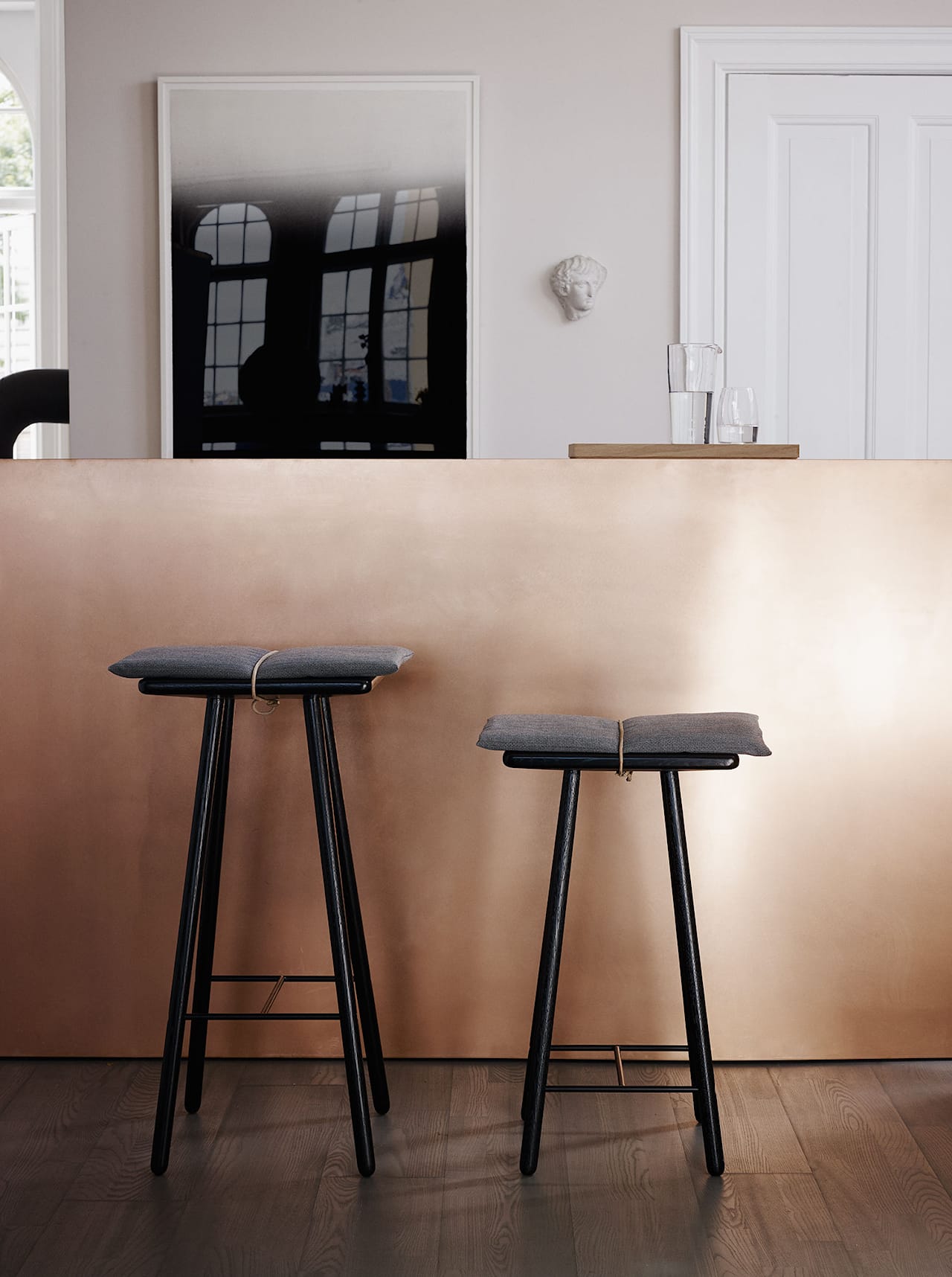 Georg Bar Stool - Black lacquered