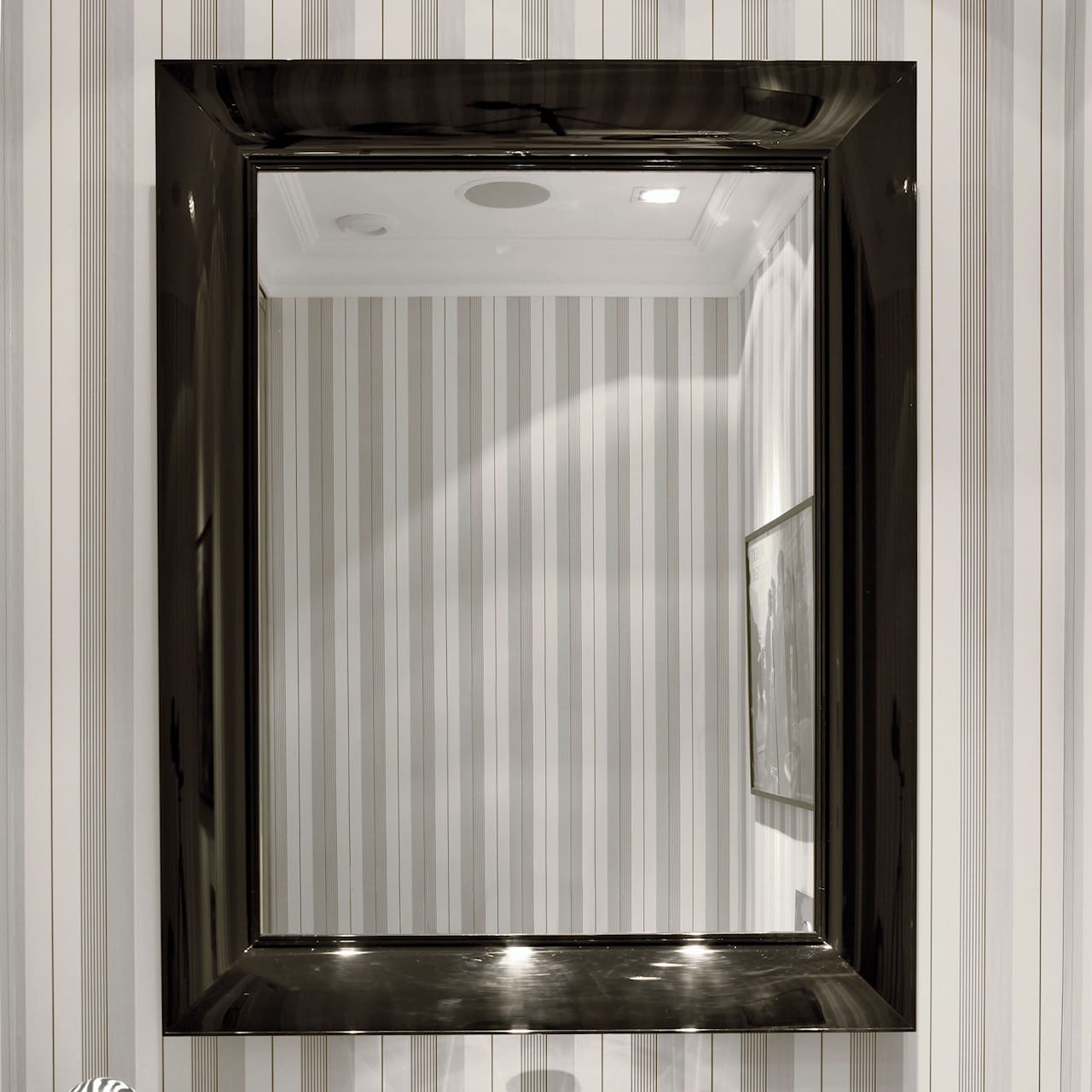 Francois Ghost Mirror 88 x 110 cm