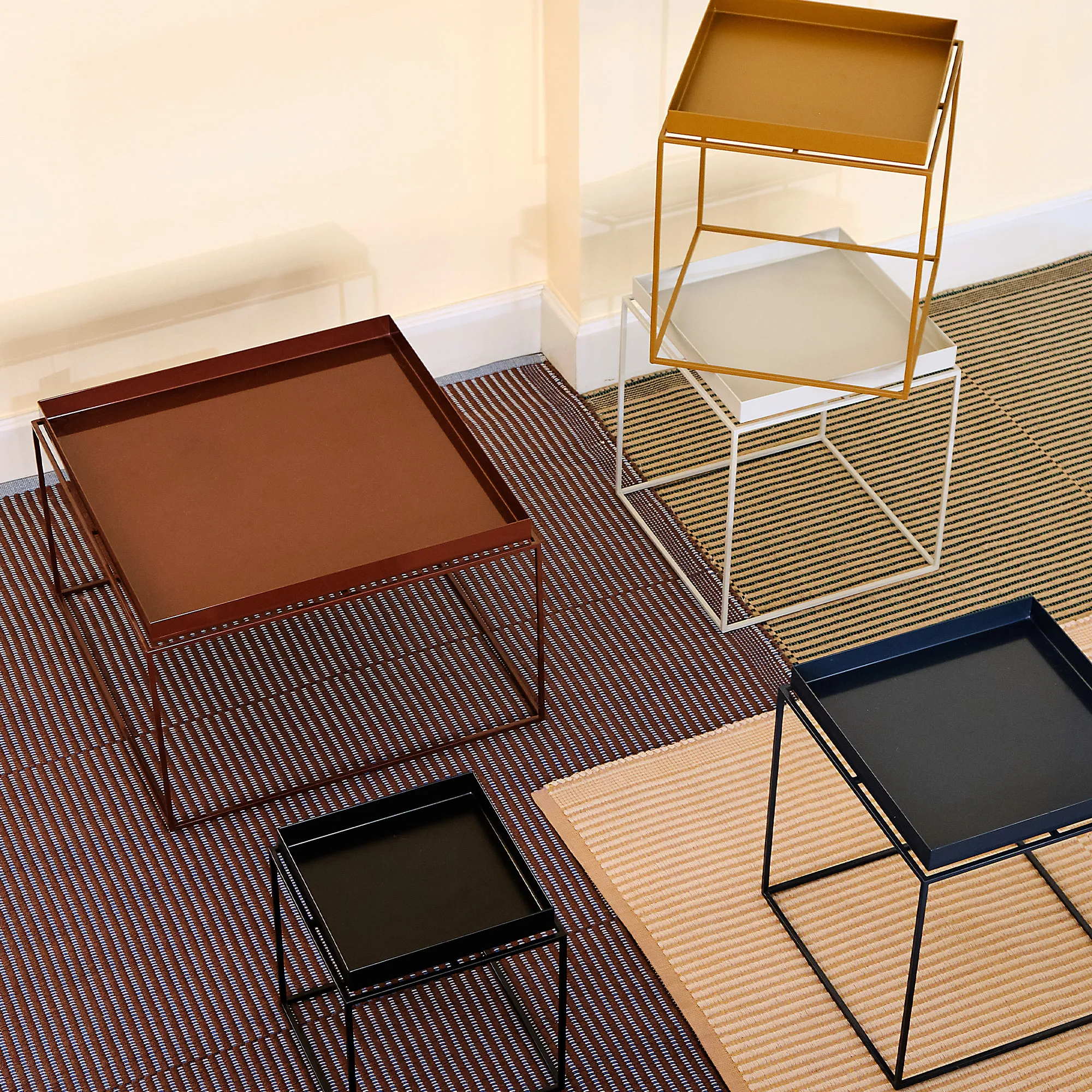 Tray Coffee Table 60 x 60 cm - 16