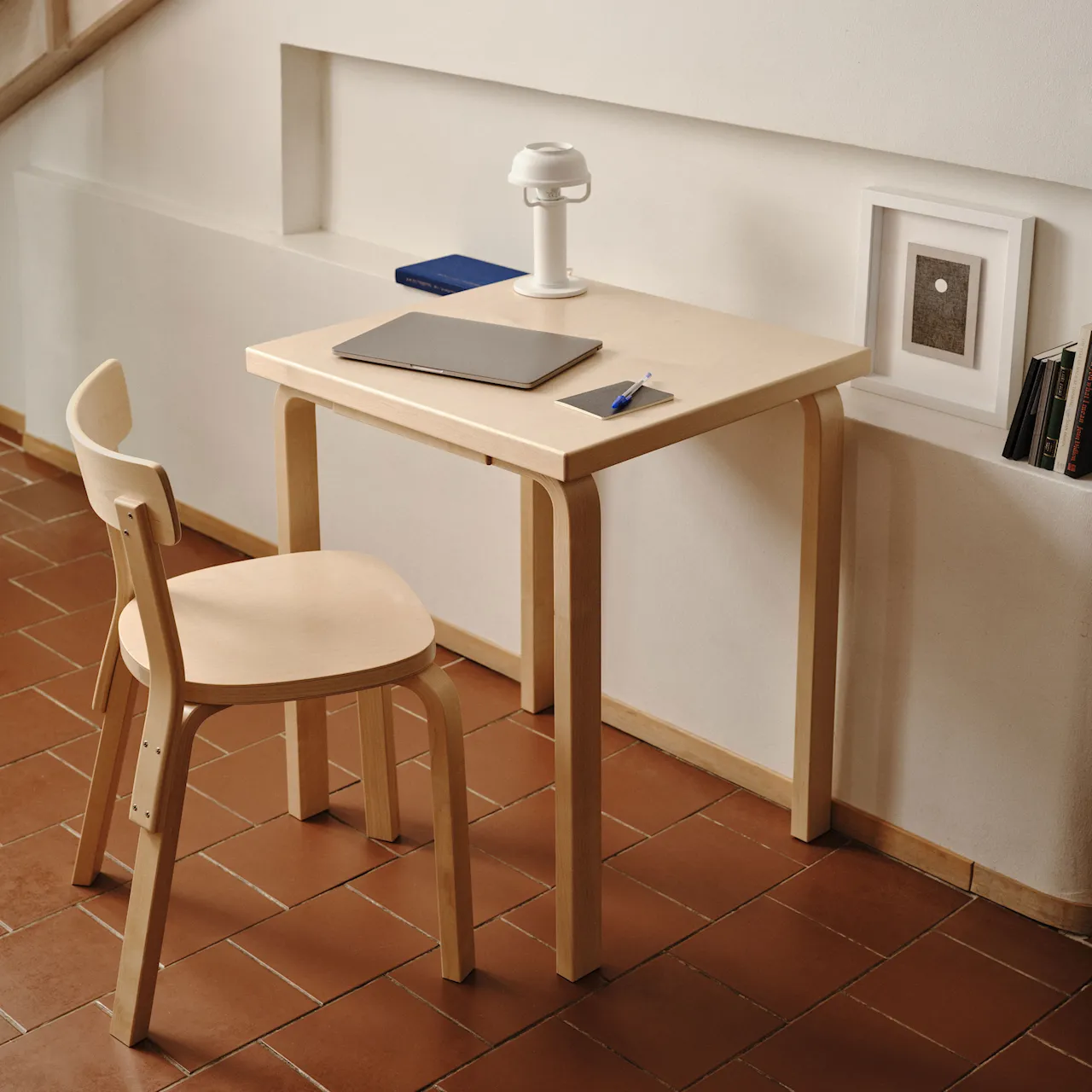 Aalto Table Square 80C eettafel