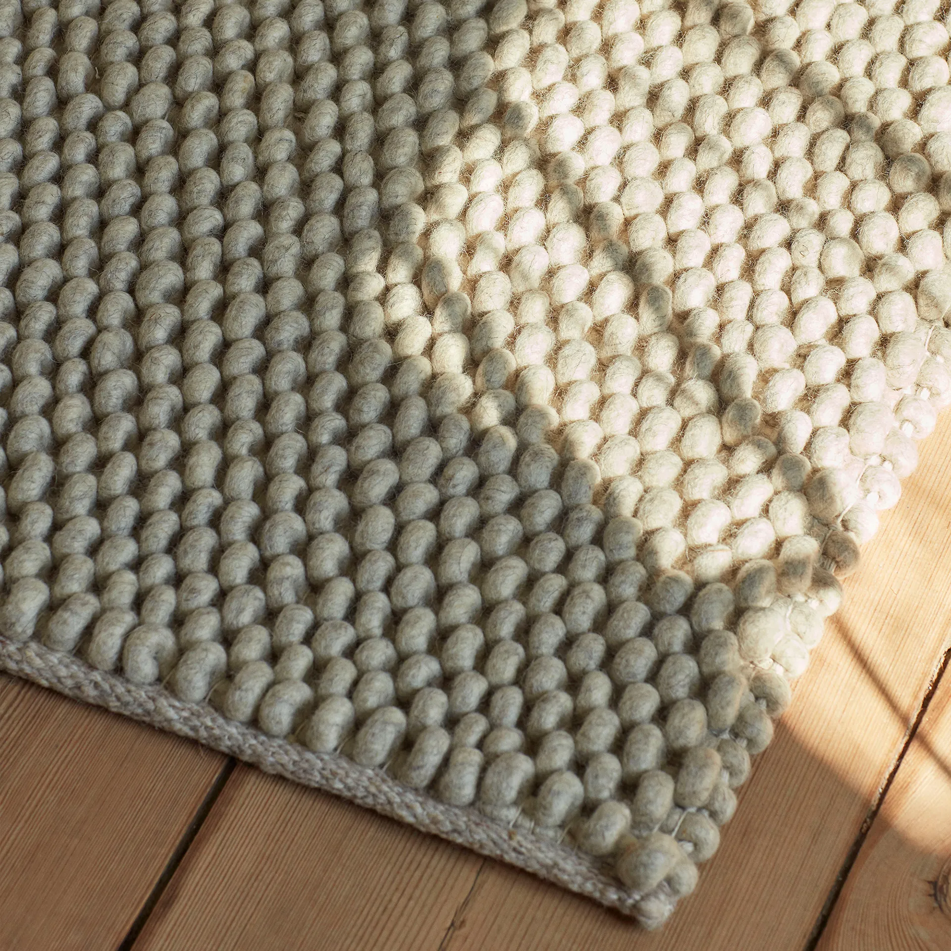 Peas Random Rug Soft Grey - HAY - NO GA