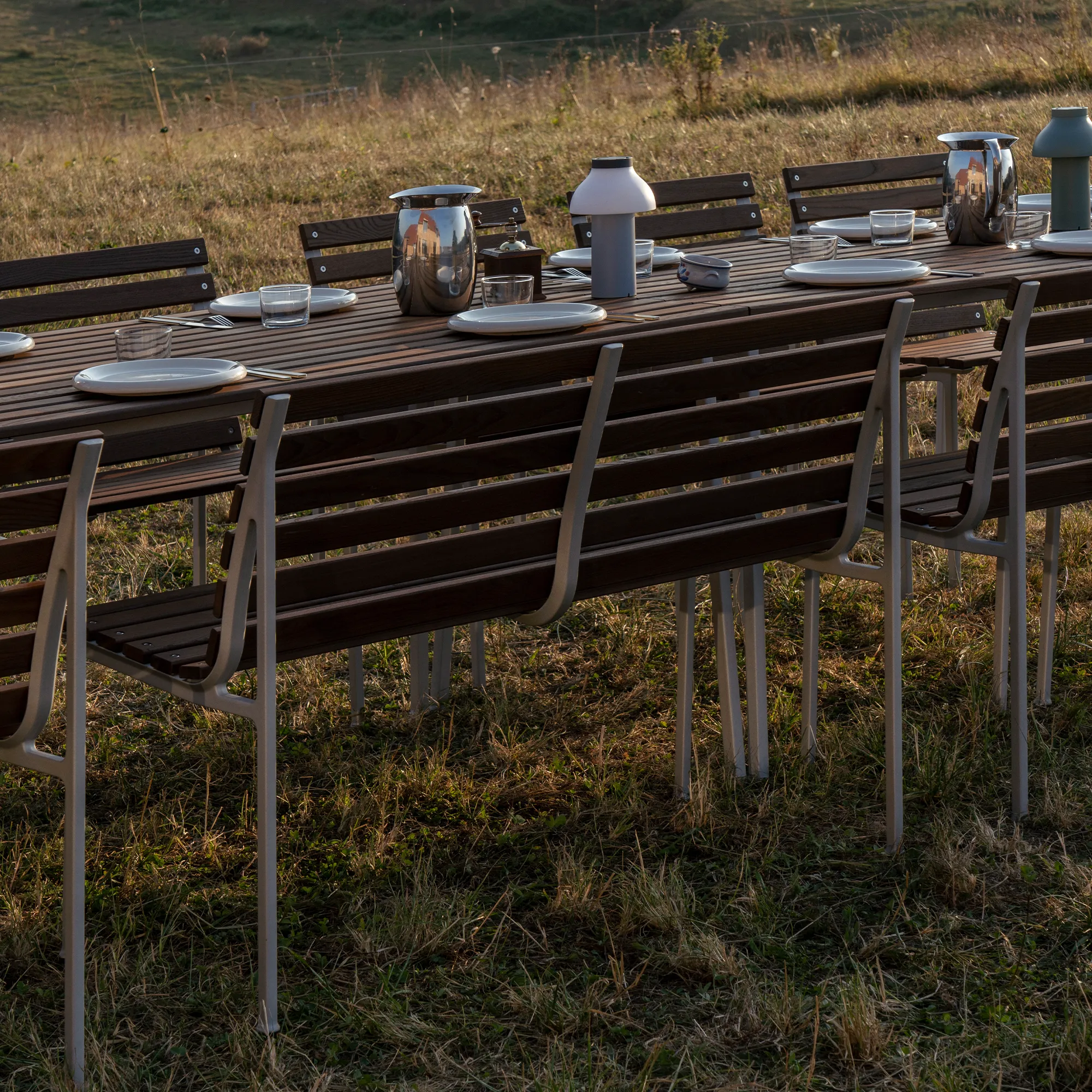 Traverse groepseettafel voor buiten 140 cm, 2 buitenstoelen en een tuinbank - 6