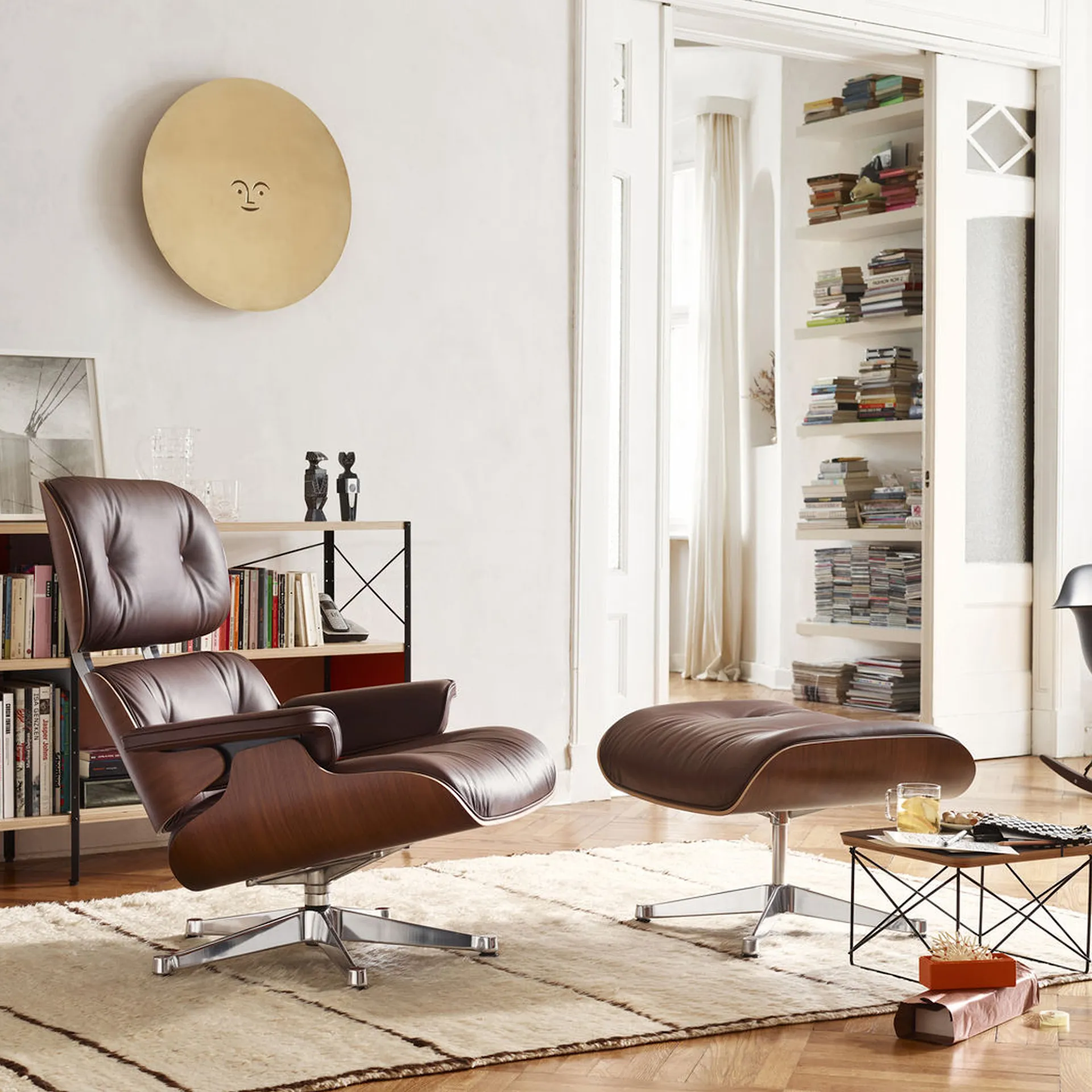 Eames Lounge Chair & Ottoman Cherry Polished Base - Vitra - Charles & Ray Eames - NO GA