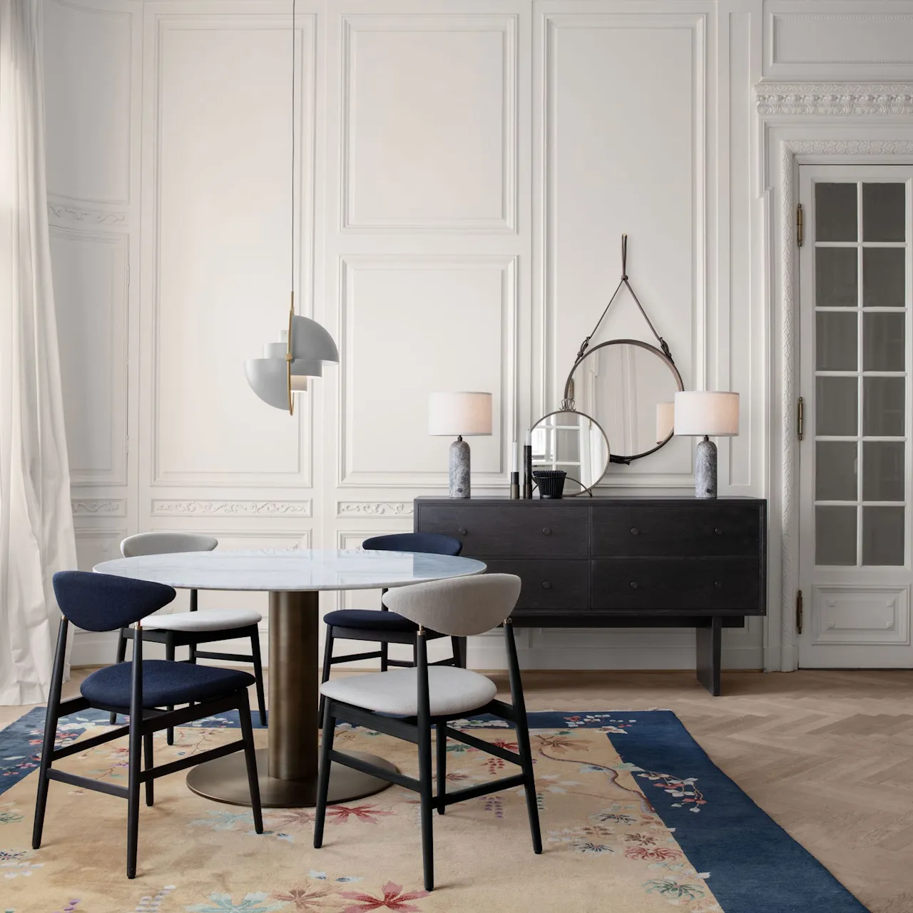 GUBI 2.0 Dining Table, Ø 130 cm, Top: Marble - Bianco Carrara, Base: Brass