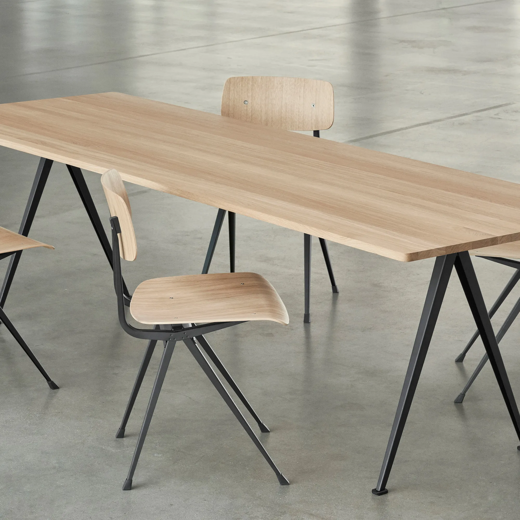 Pyramid 02 table 85x190 cm black powder coated steel - 5