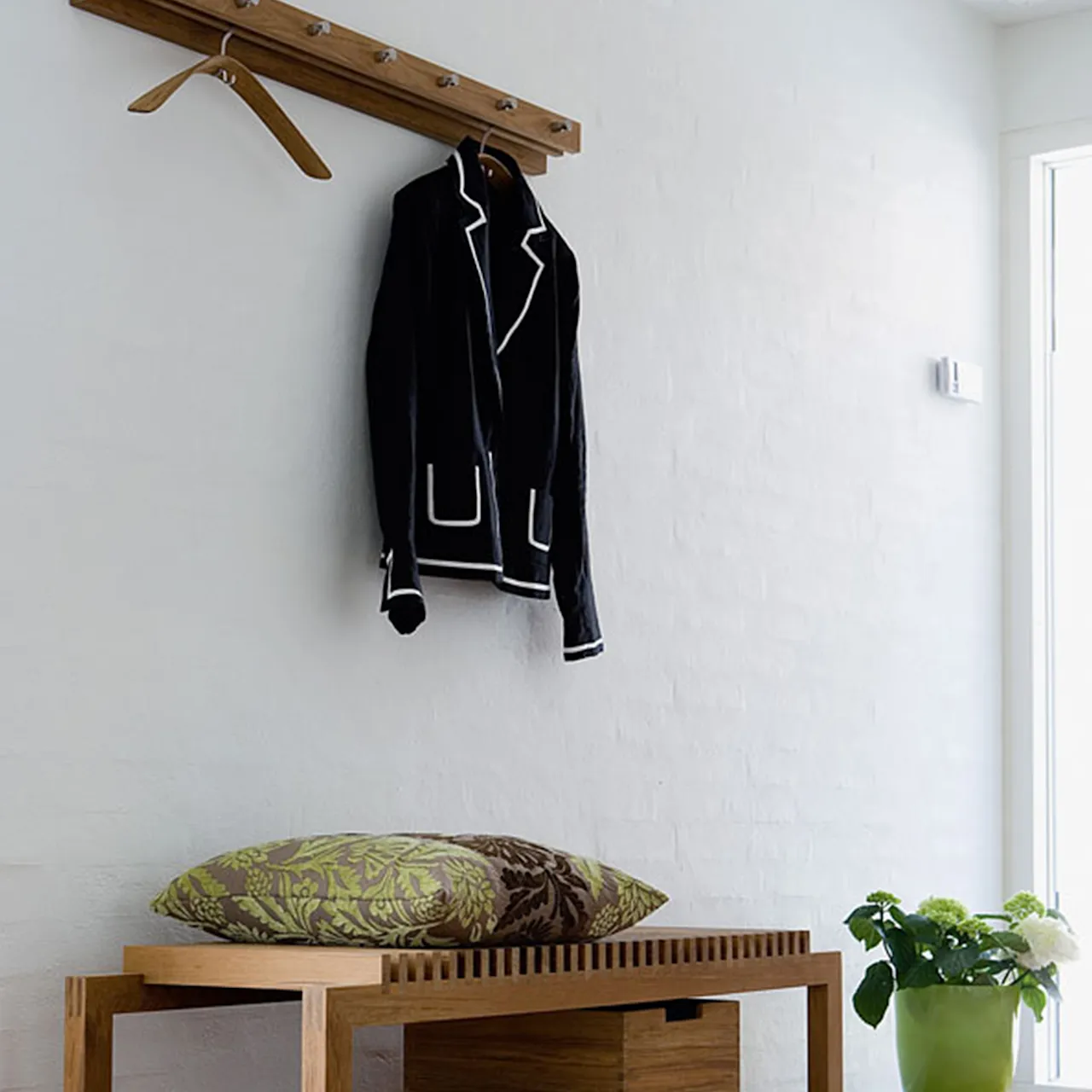 Cutter 100 Clothes Hanger