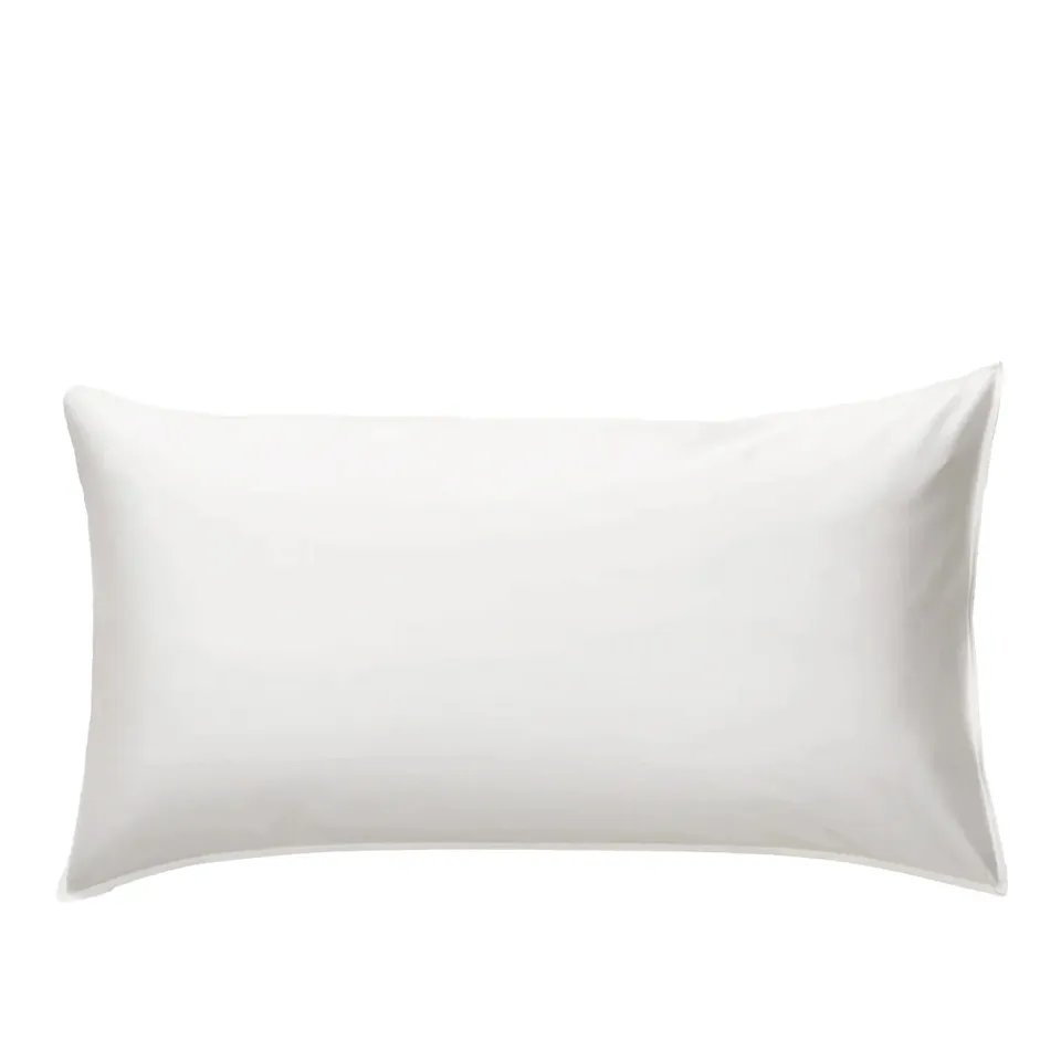 Edge Ogland White tyynyliina