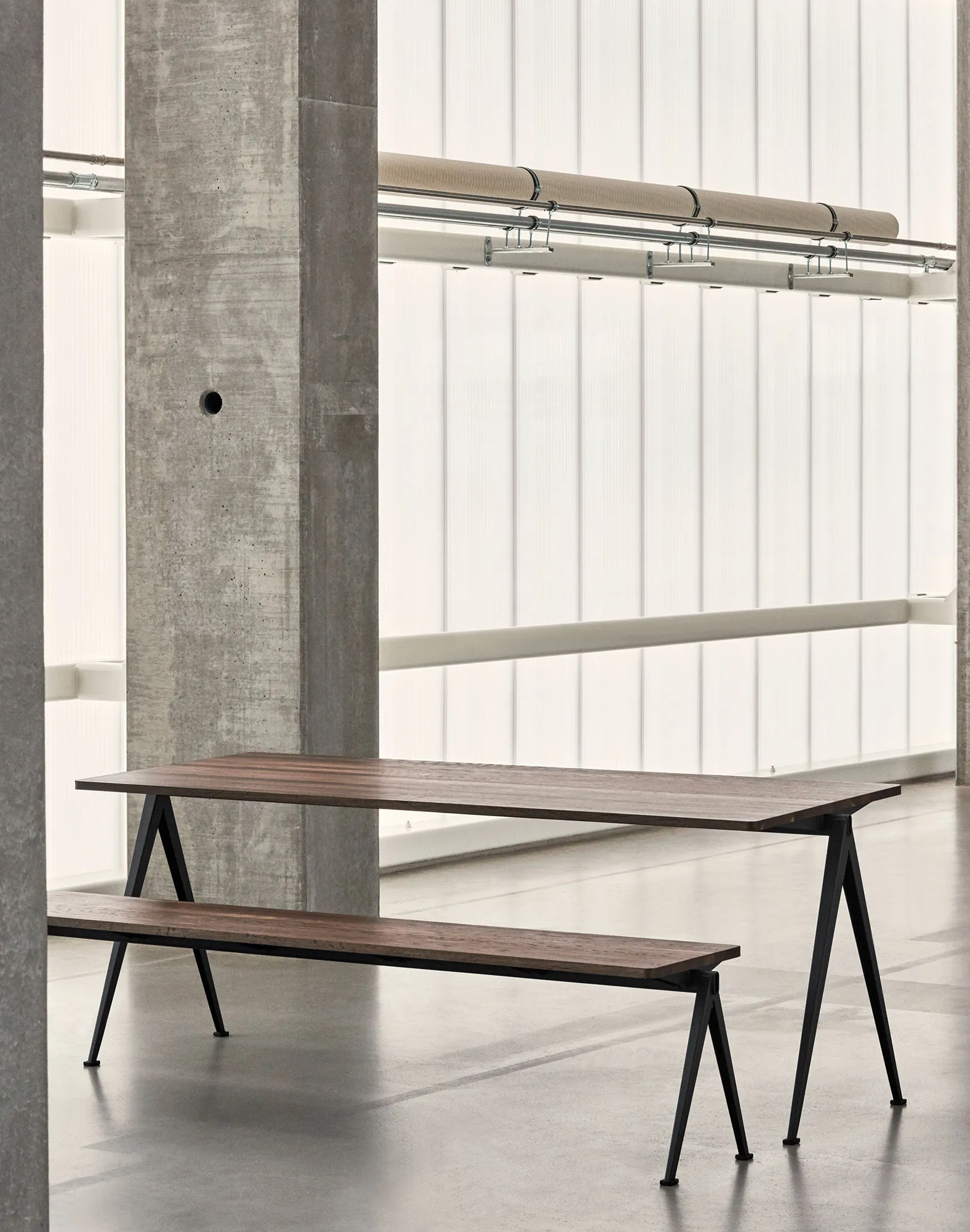 Pyramid 01 table 75x140 cm beige powder coated steel - 2
