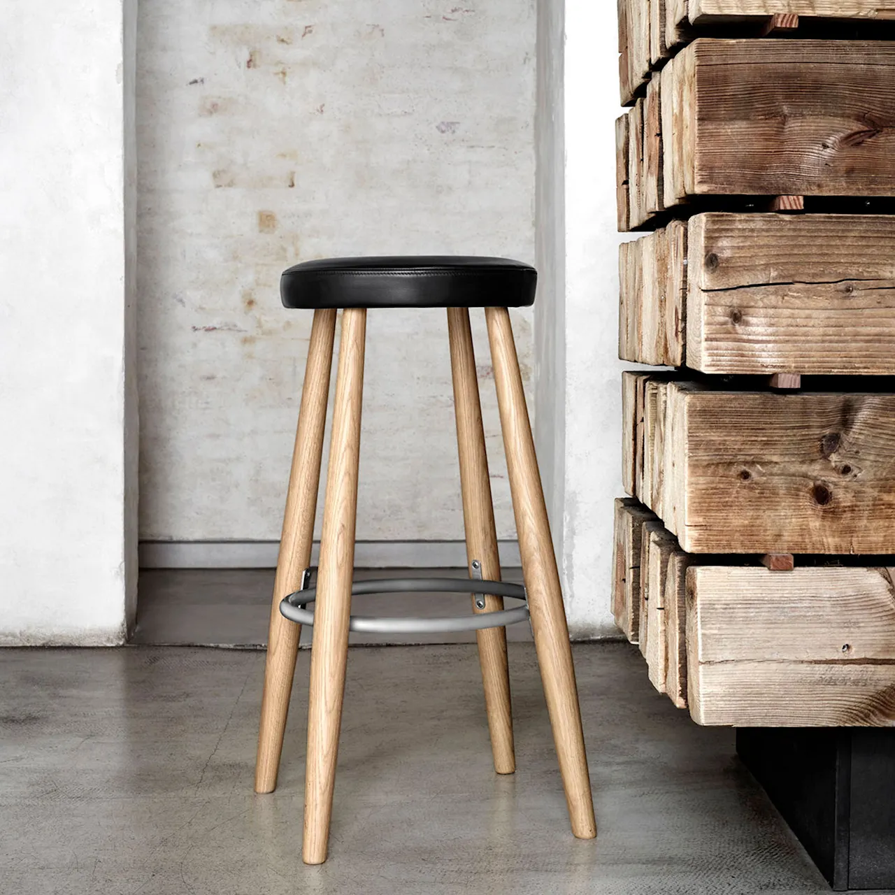 CH56 High Stool - Eg