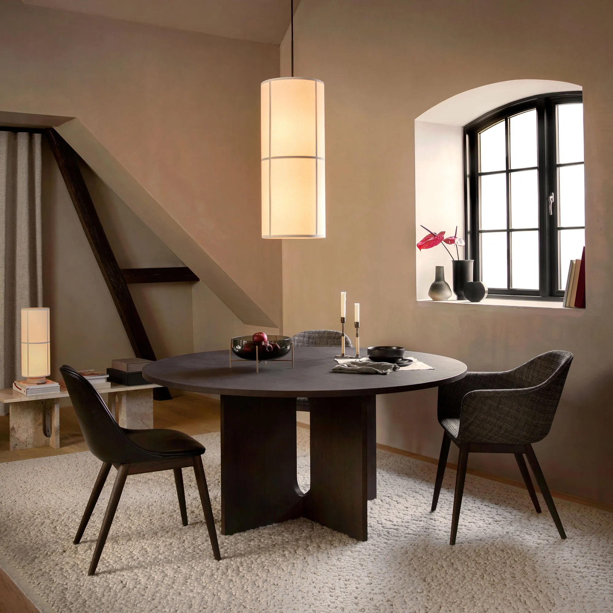Androgyne Dining Table Ø120 cm Dark Stained Oak - 9