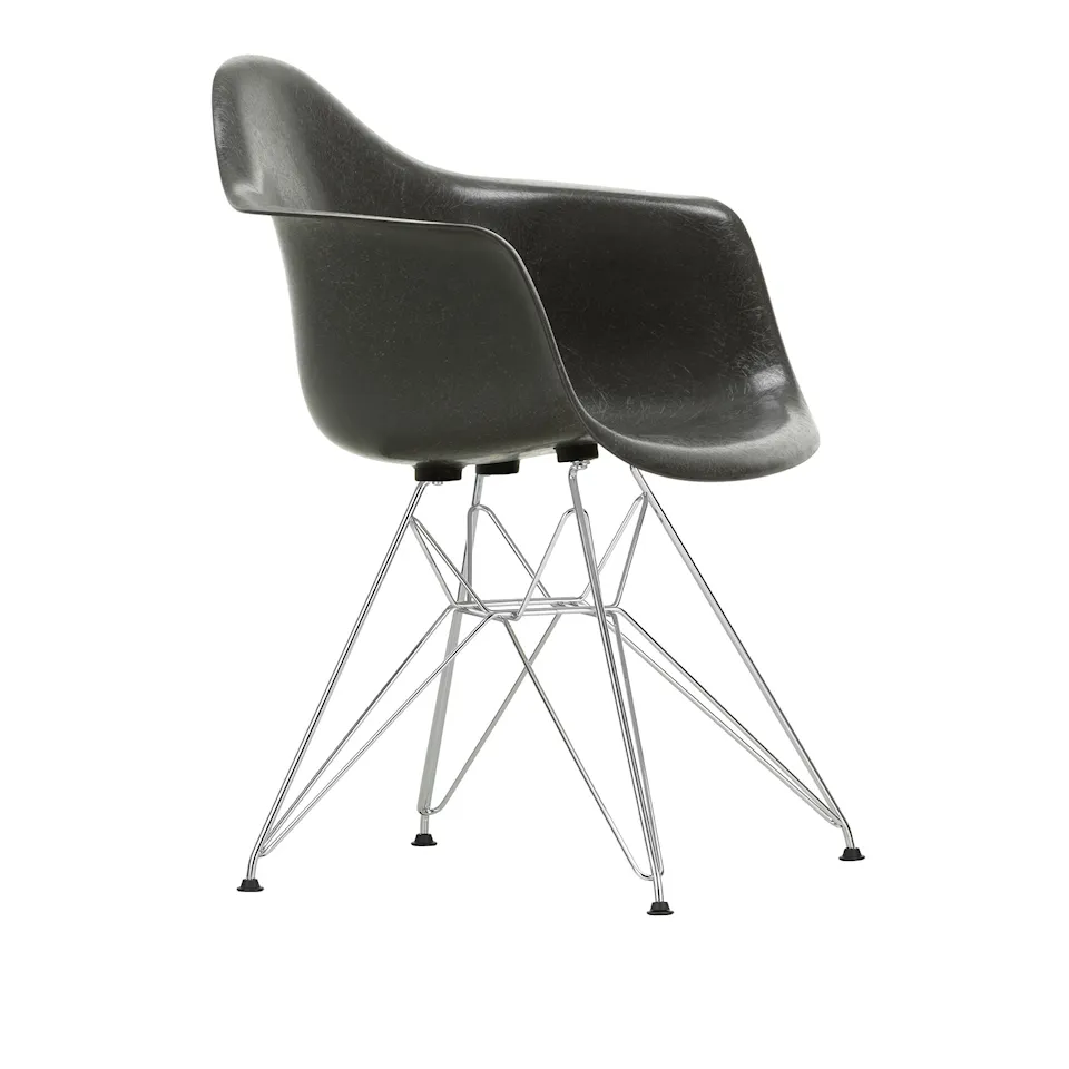 Eames Fiberglass Armchair DAR tuoli
