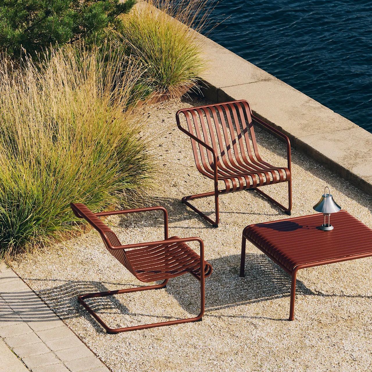 Palissade Cantilever Lounge Chair Low Anthracite
