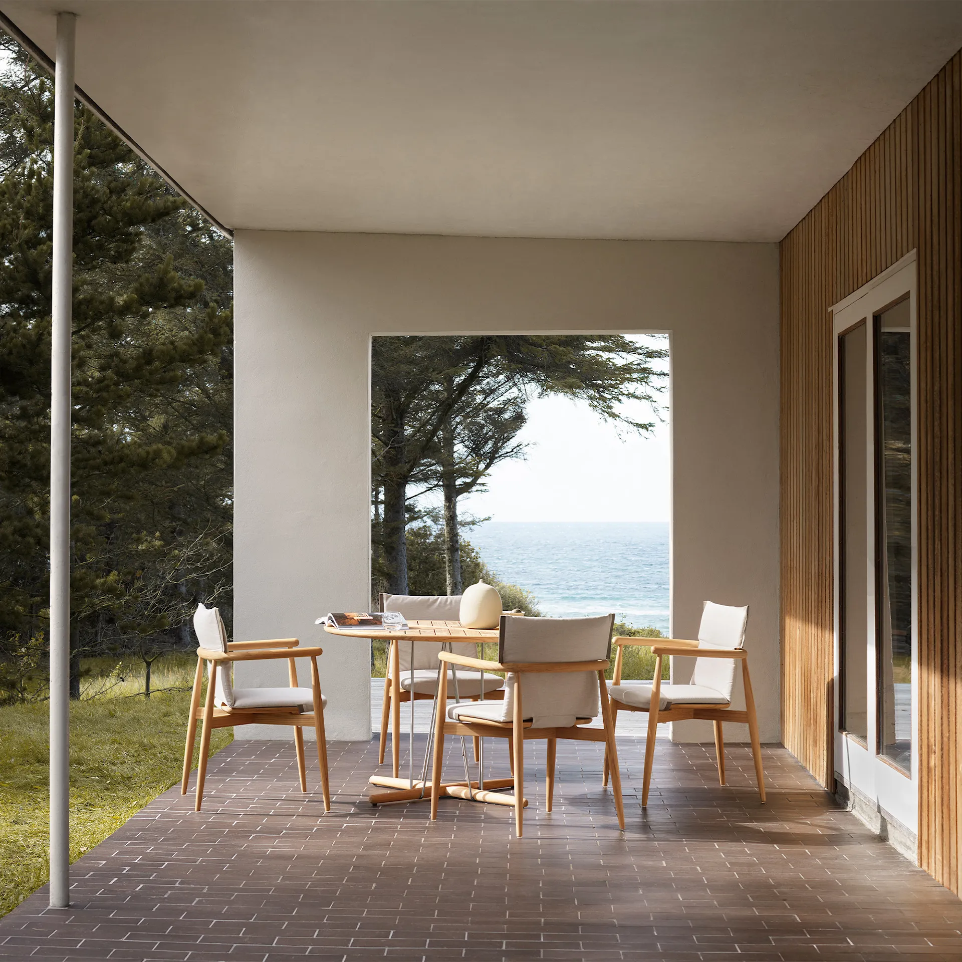 E008 Embrace Outdoor Dining Chair - Carl Hansen - NO GA