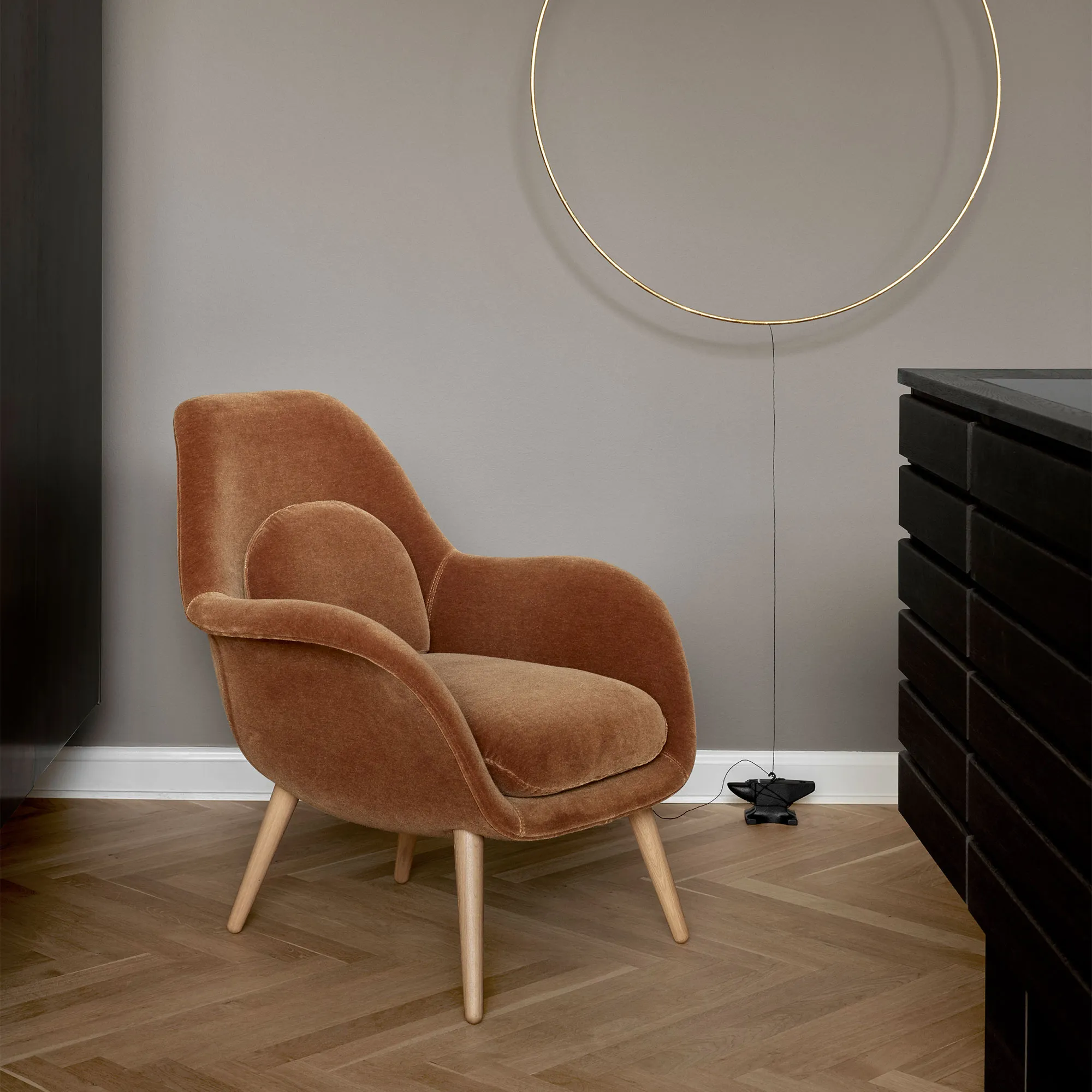 Swoon Petit Lounge Chair Lacquered Walnut - 6