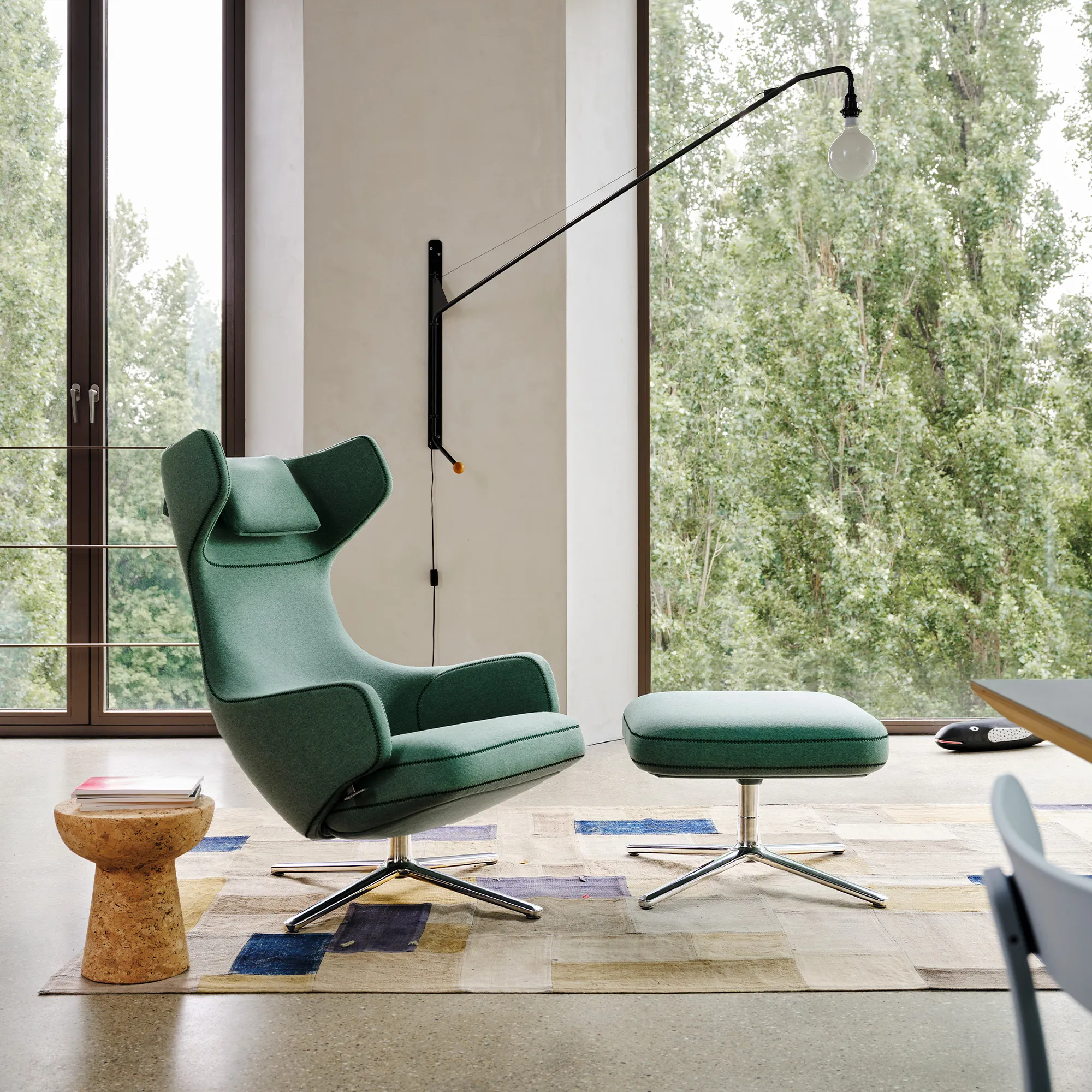 Grand Repos lænestol & Repos Ottoman fodskammel Polished