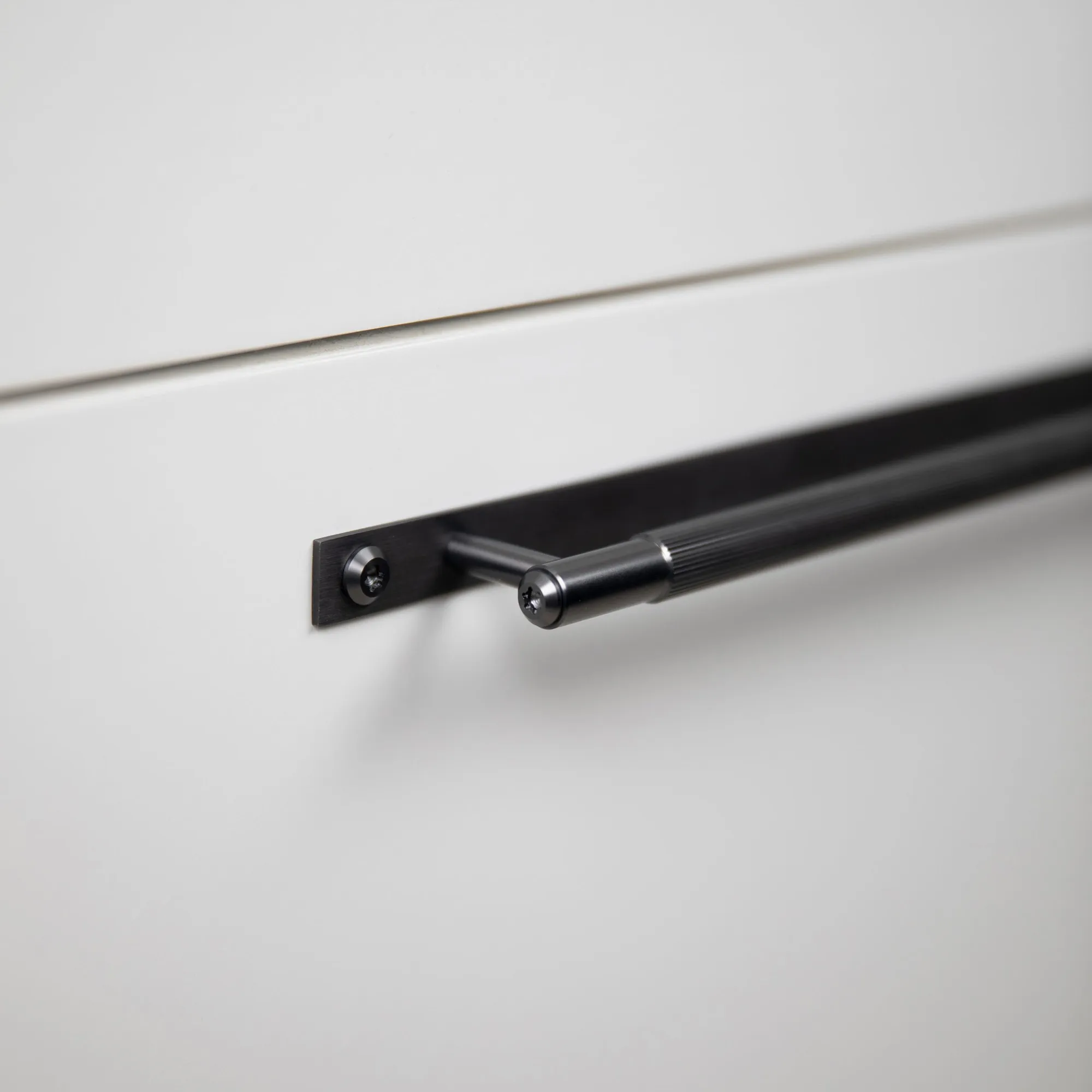 Pull Bar Plate Linear Medium - 5