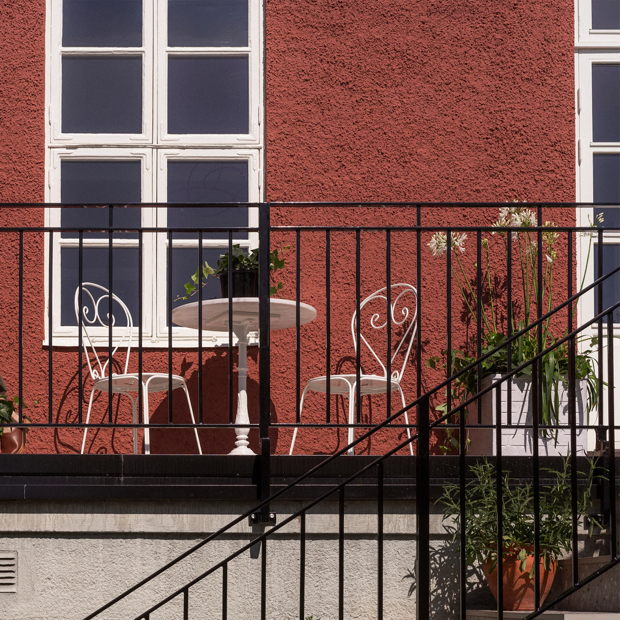 Classic No. 2 garden chairs 2 pcs & Classic café table Ø50 cm - 4