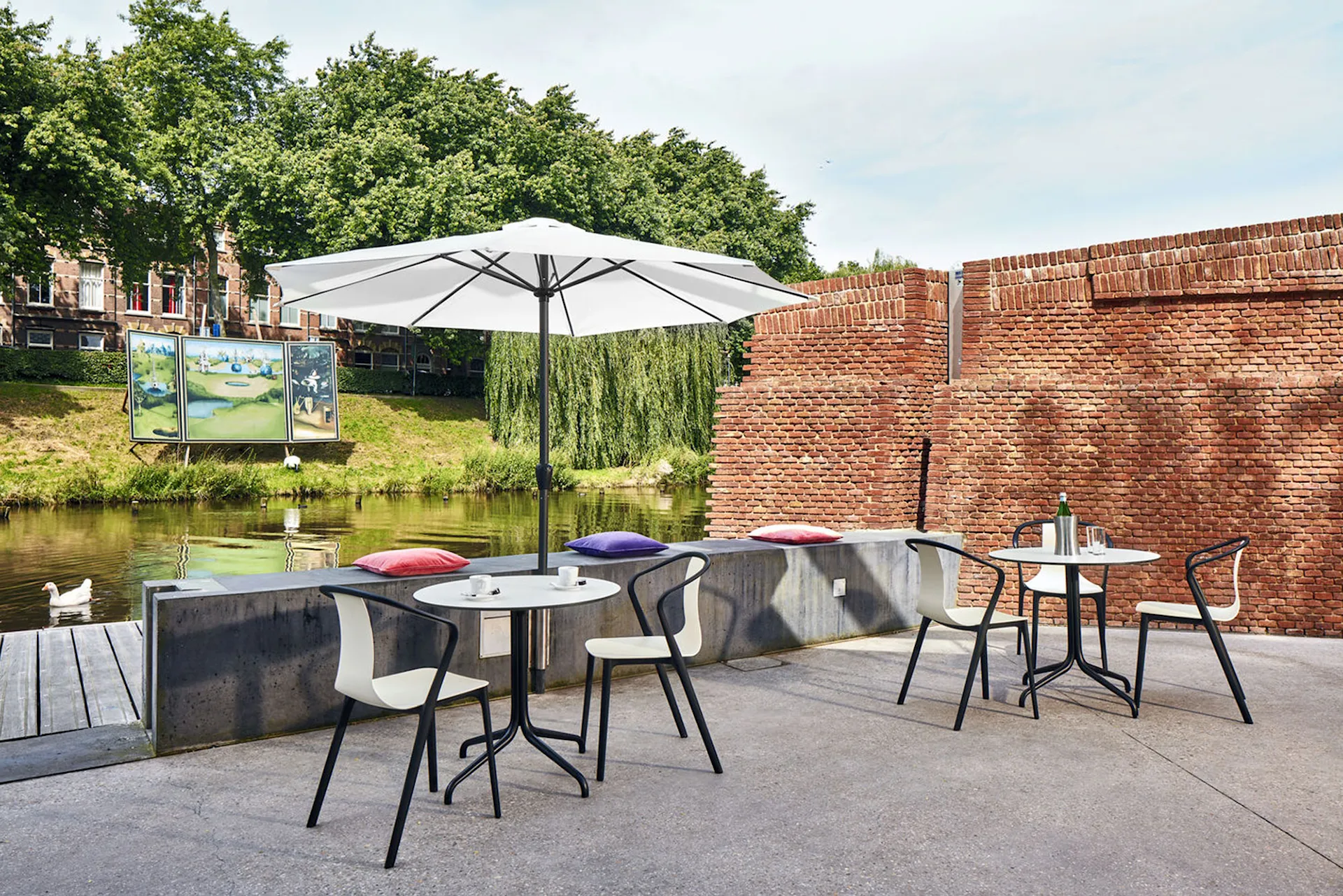 Buy Belleville Round Table Outdoor from Vitra NO GA