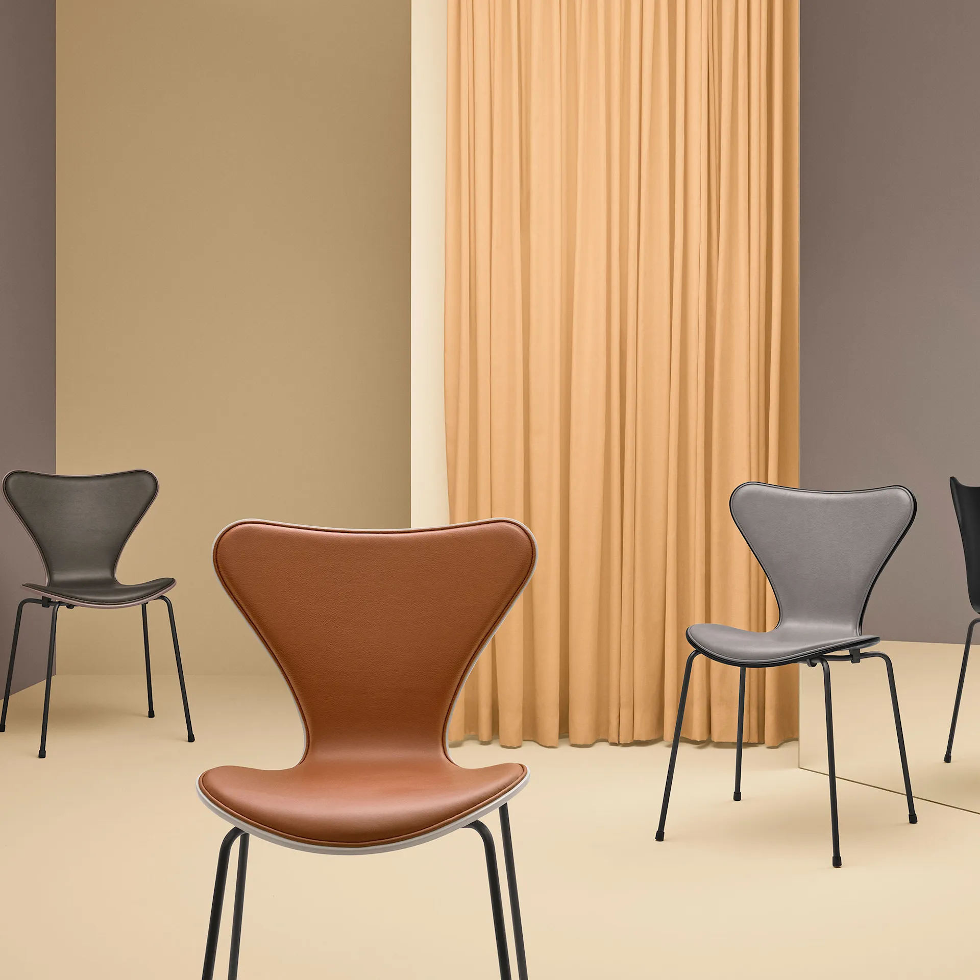 3107 Series 7 Front upholstered - Fritz Hansen - Arne Jacobsen - NO GA