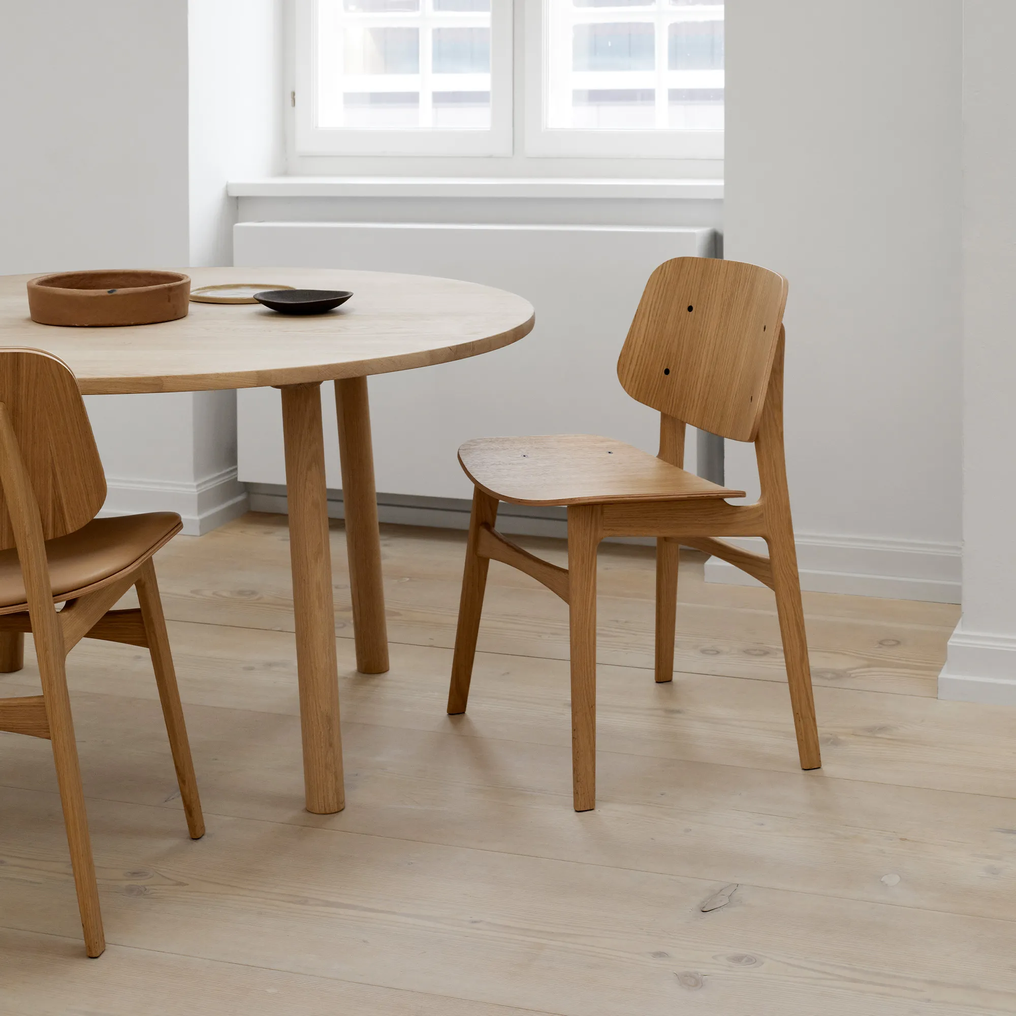 Taro Dining Table Ø120 cm