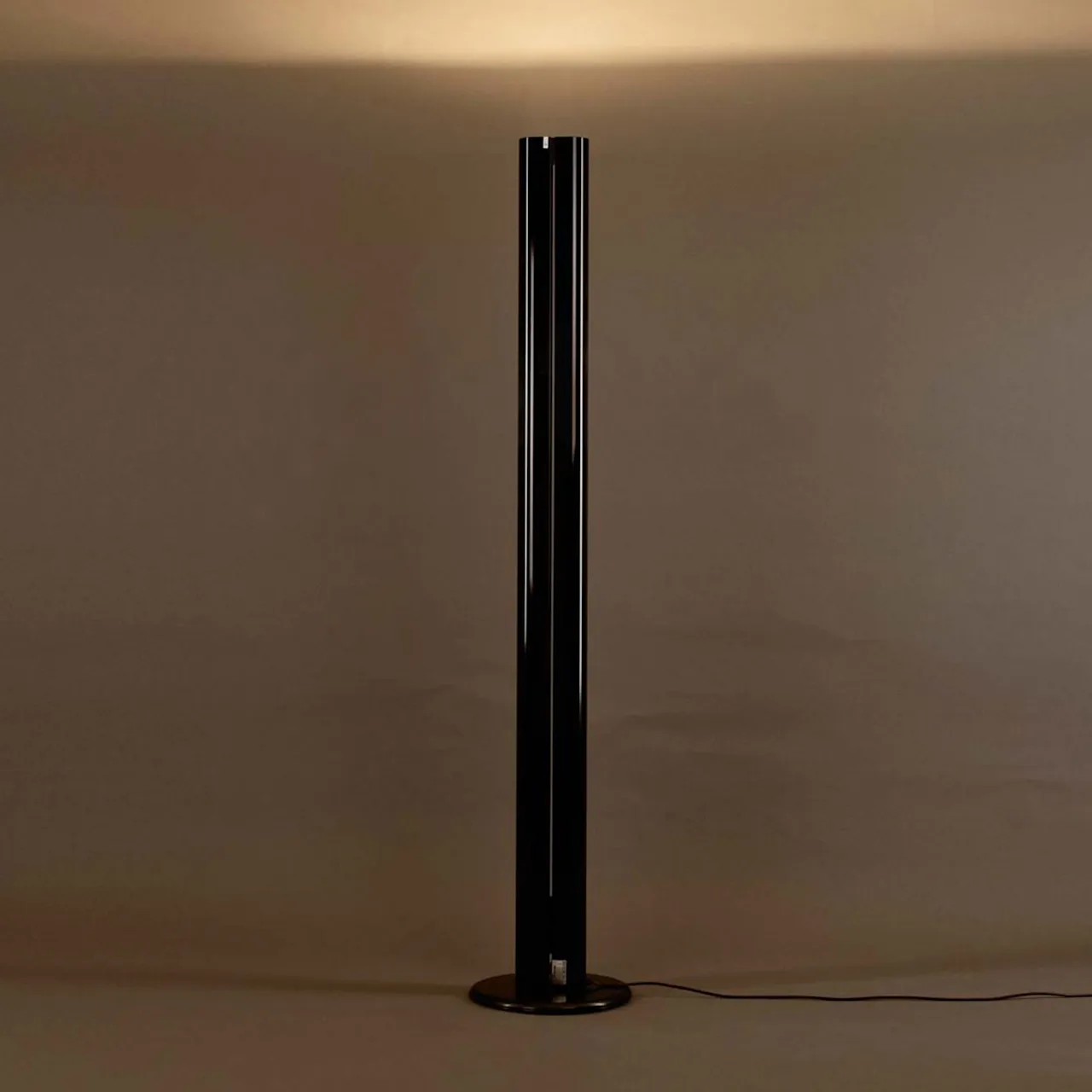 Megaron Floor Lamp