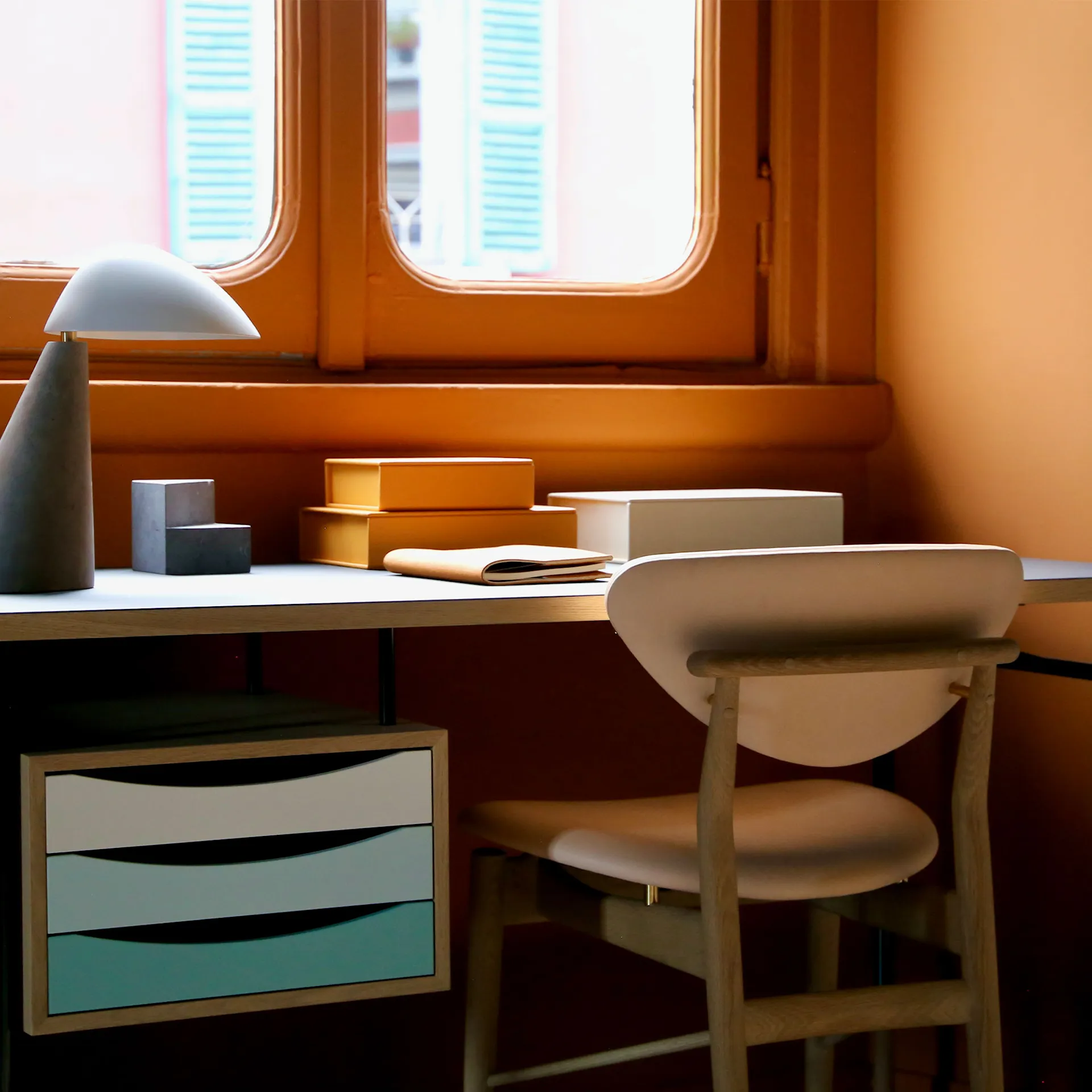 Nyhavn Desk, 170 cm, with Tray Unit, Oak Clear oil/Black linoleum, Black Steel, Cold - House of Finn Juhl - Finn Juhl - NO GA