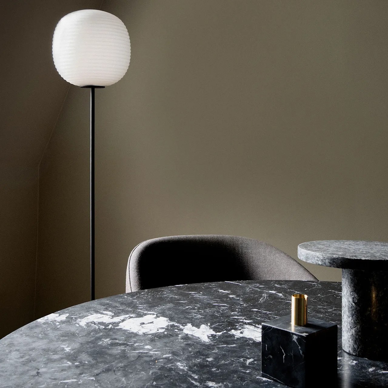 Florence Dining Table - Ø145, Top: Marble - Grey Ruivina, Base: Black