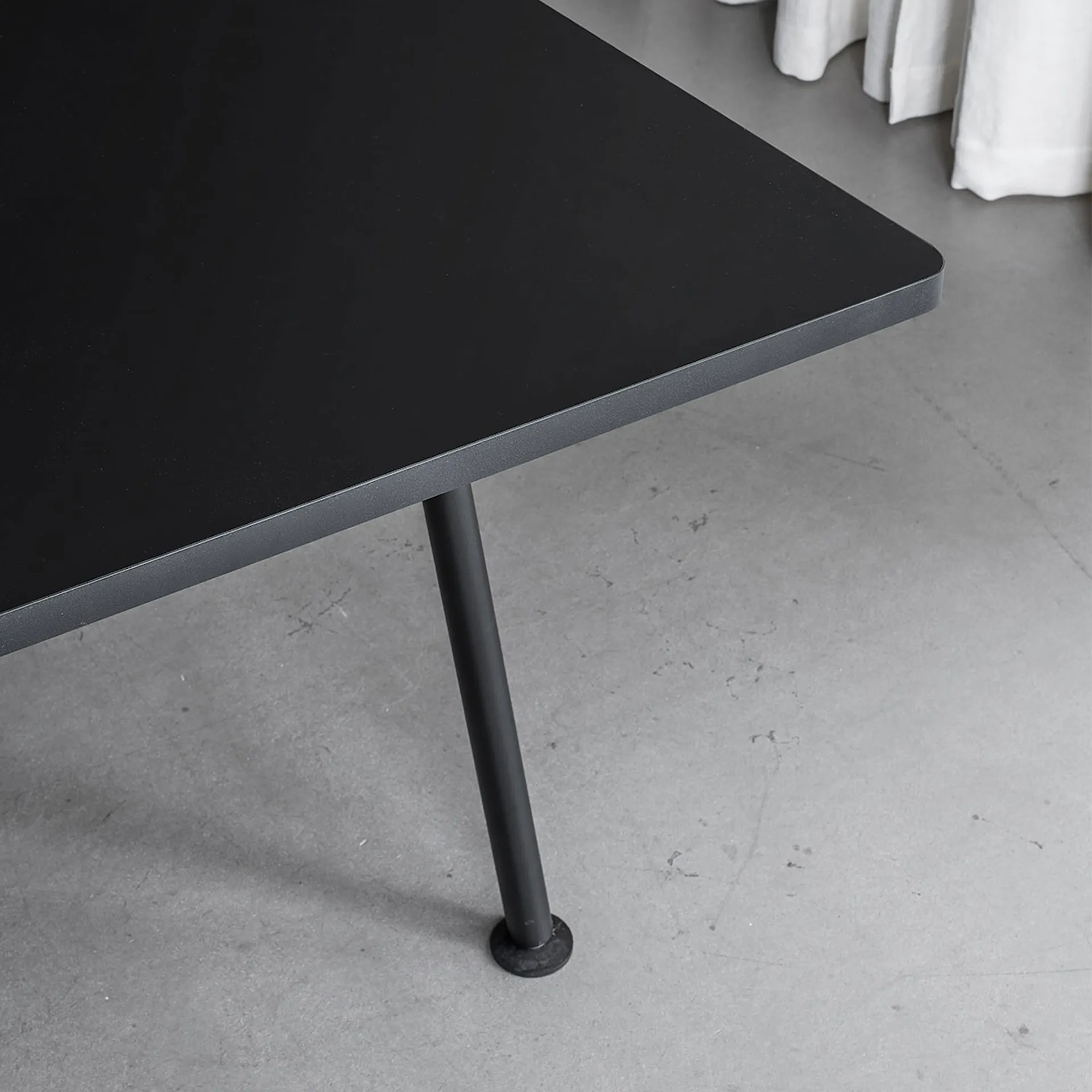 Landa Table Rectangular - Massproductions - Chris Martin - NO GA