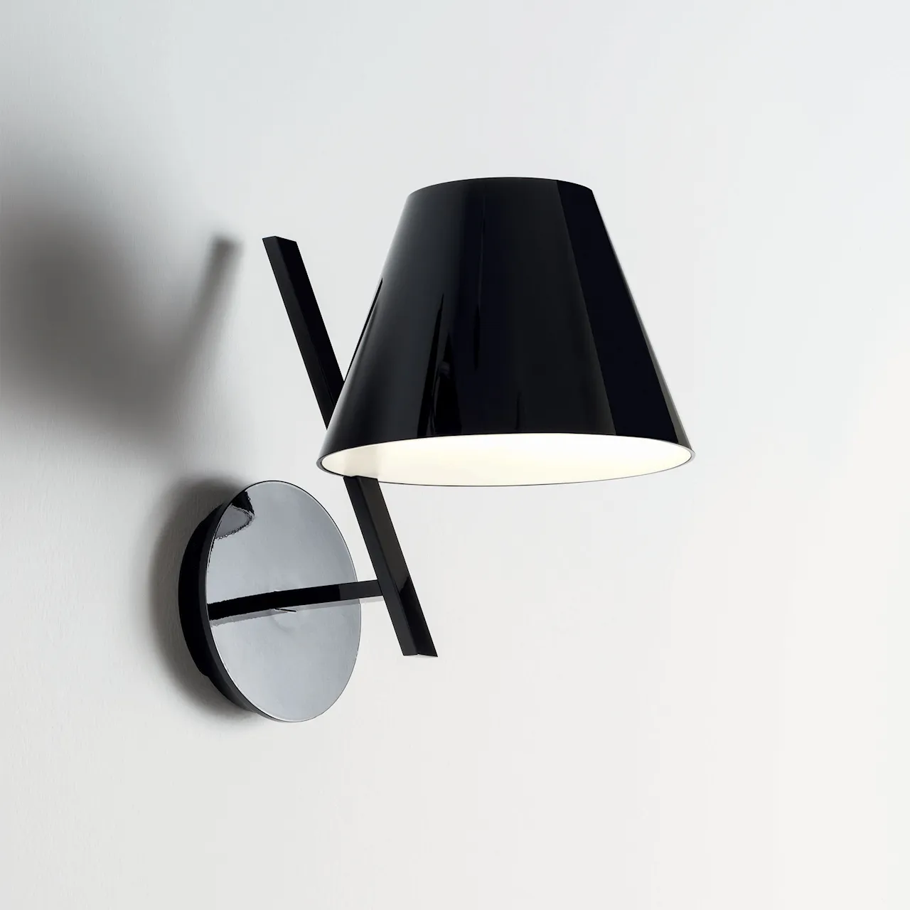 La Petite Wall Lamp