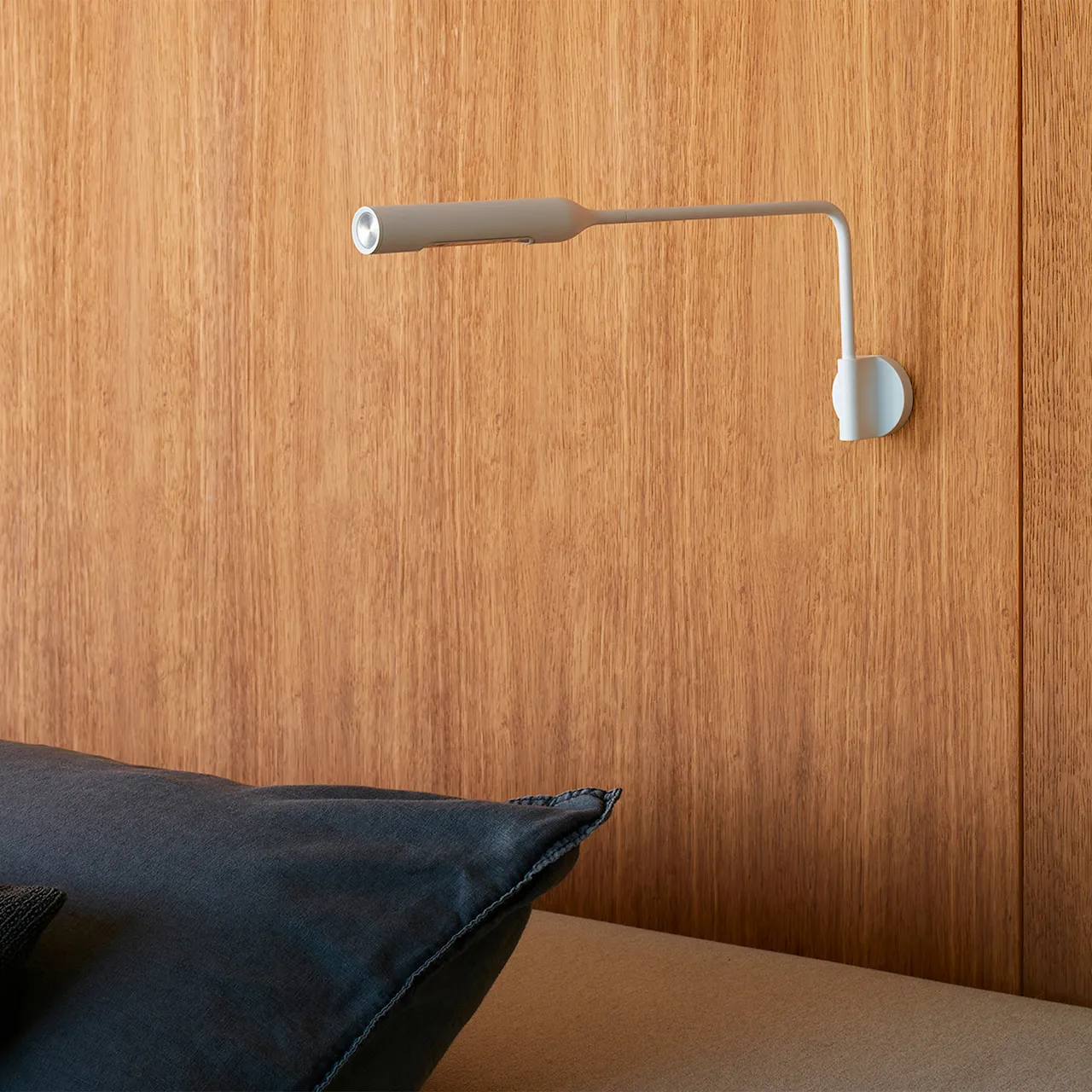 Flo Wall Lamp Matt White