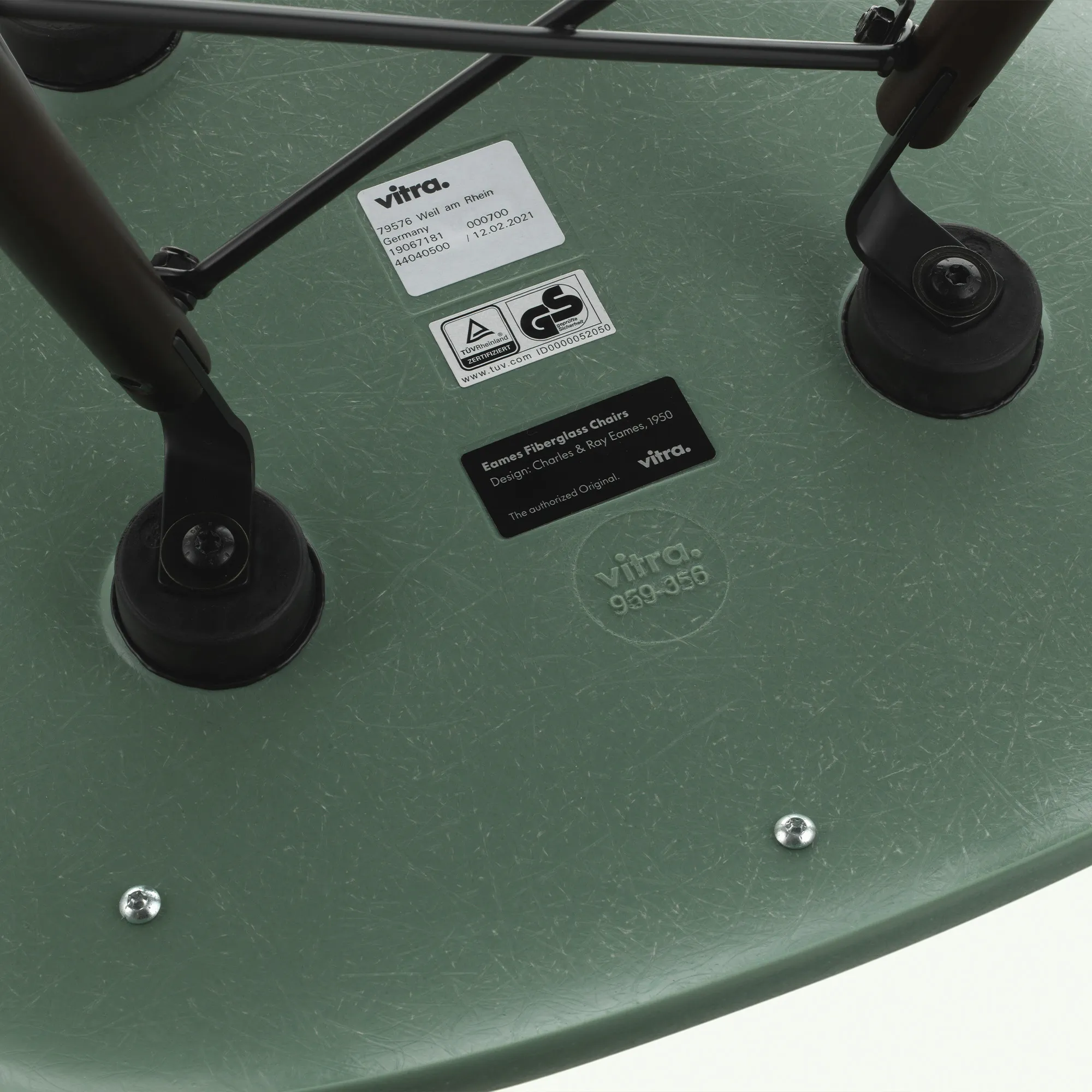 Eames Fiberglass Chair DSW - 4
