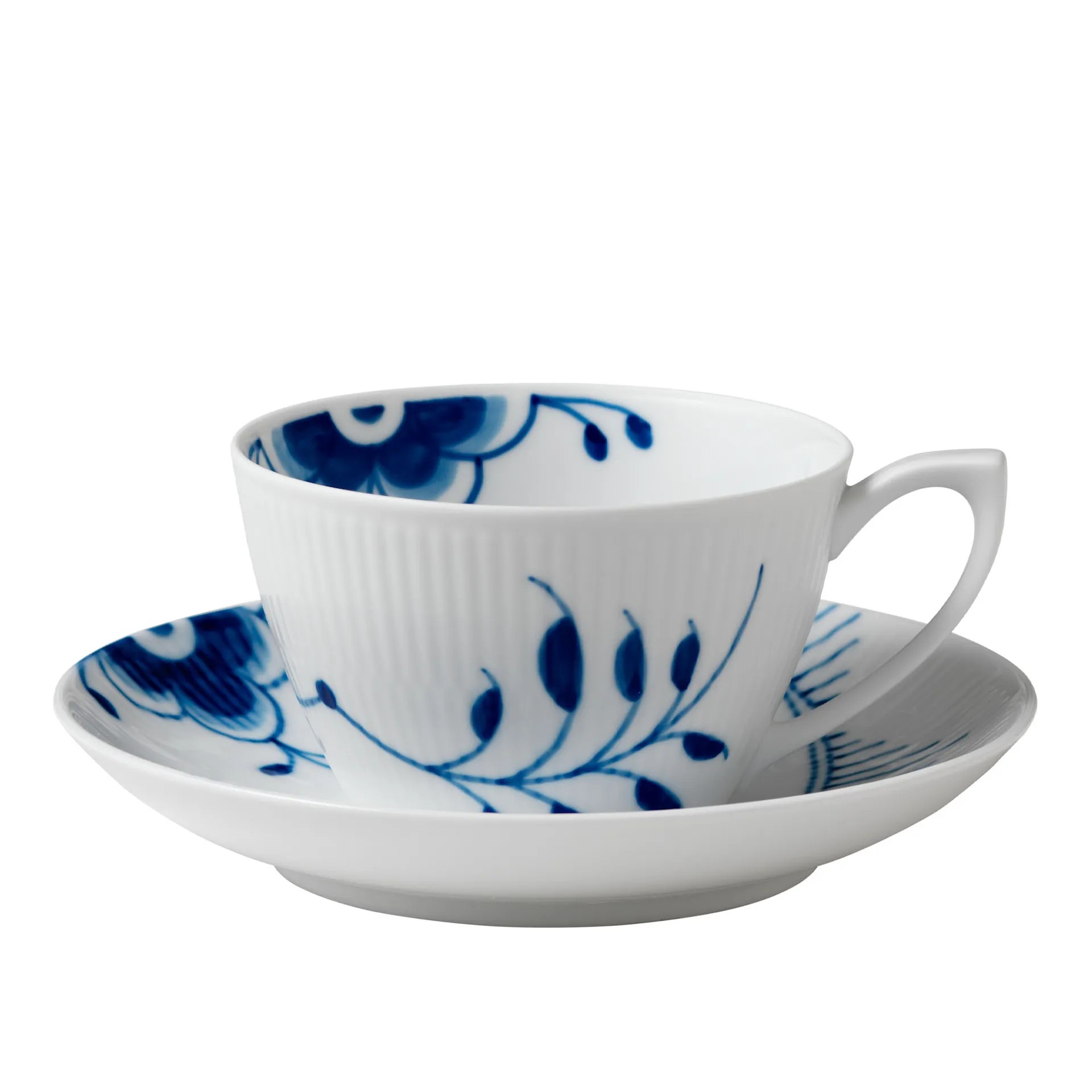 Blue Fluted Mega Tea Cup & Saucer 28 cl - Royal Copenhagen - NO GA