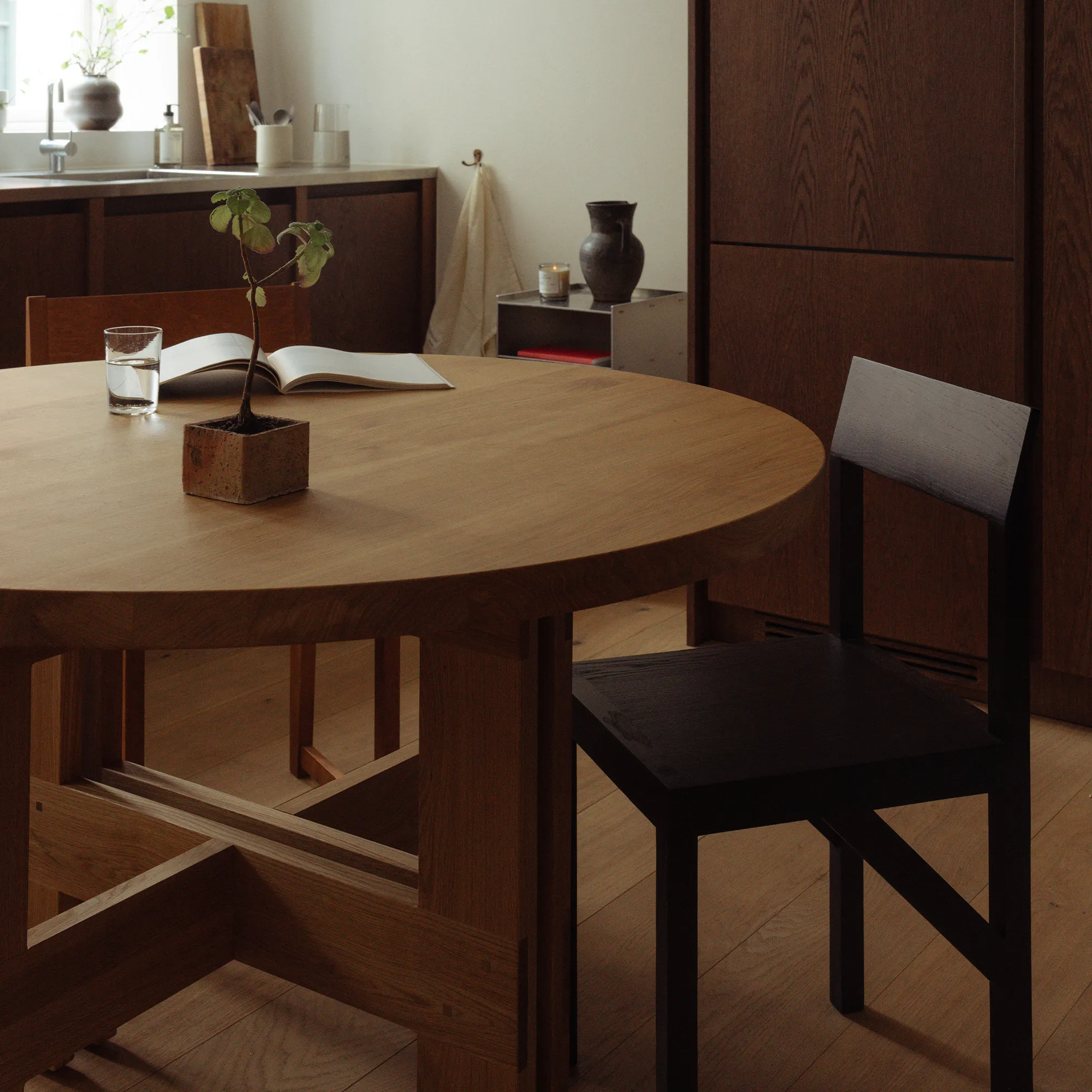 Farmhouse Trestle Table Round - 4