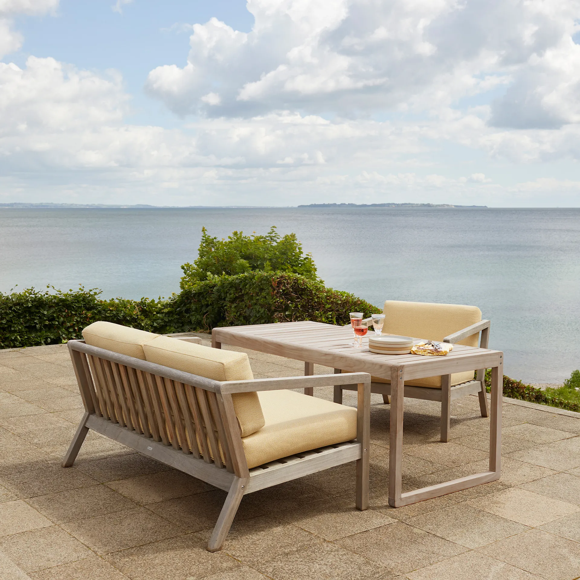 Virkelyst Outdoor Table 113 x 68 cm - Fritz Hansen - NO GA