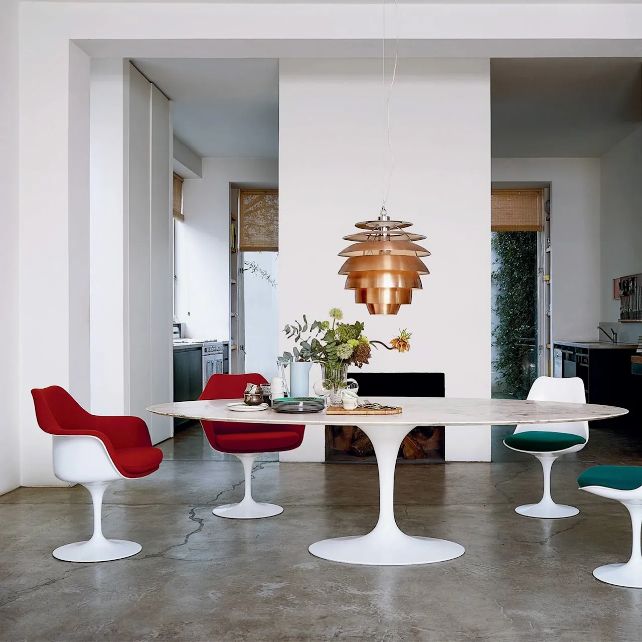 Saarinen Oval Table - White