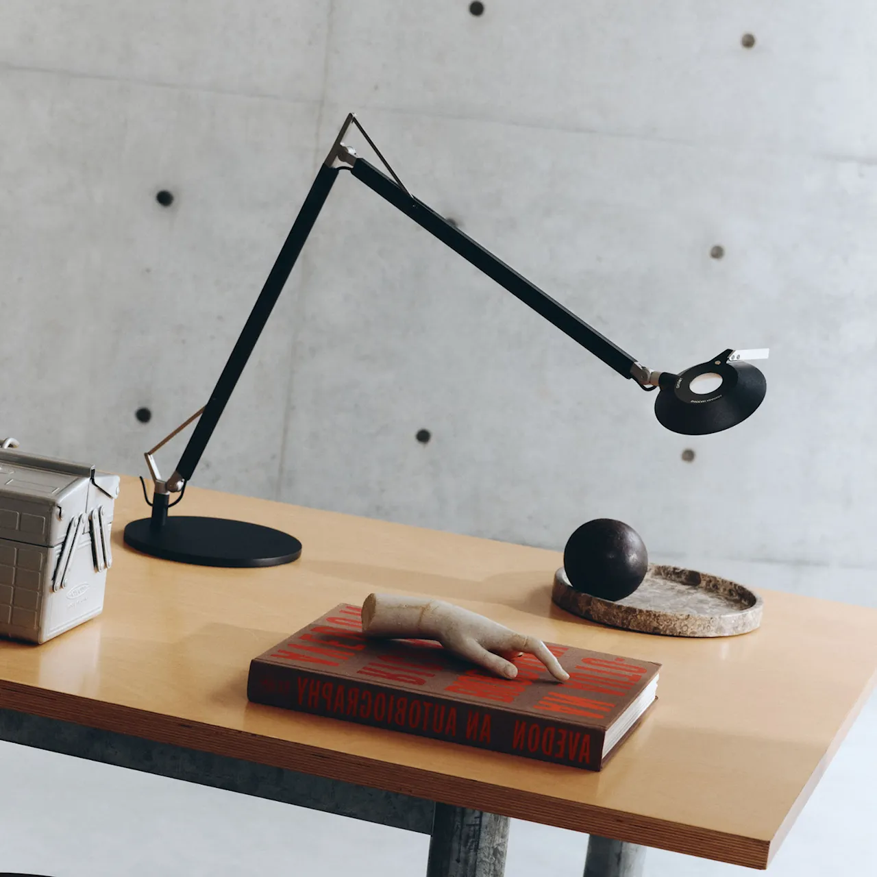 Torino desk lamp with flat base