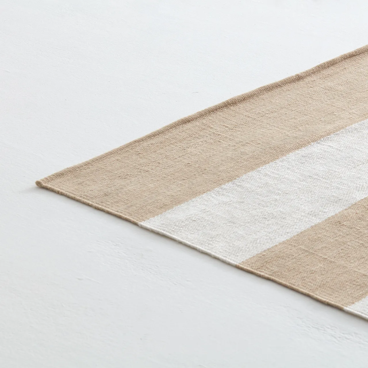 Outdoor Stripe Matta - White/Beige